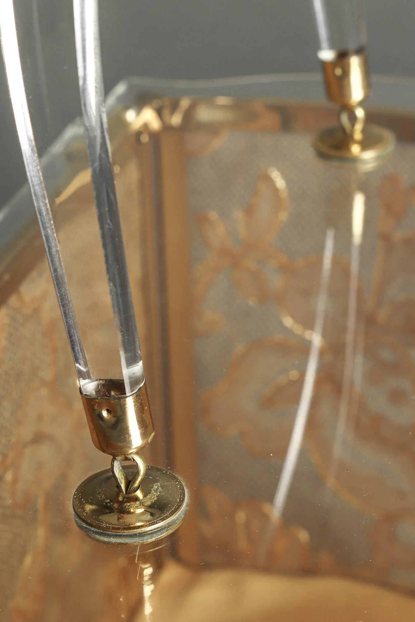 1950s Lace Lucite Box Bag - Image 15