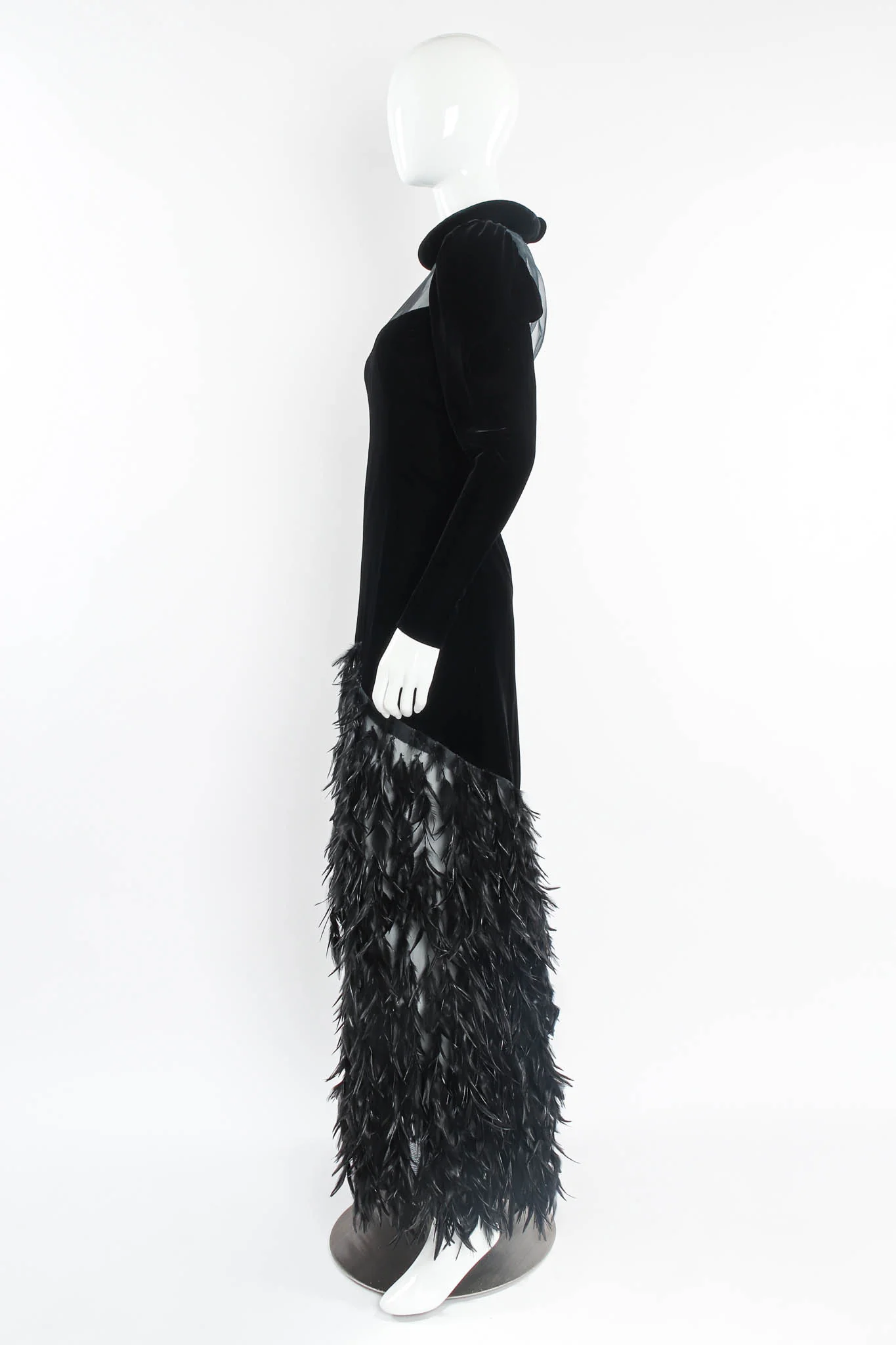 1960s/1970s Haute Couture Velvet Feather Gown - Image 7