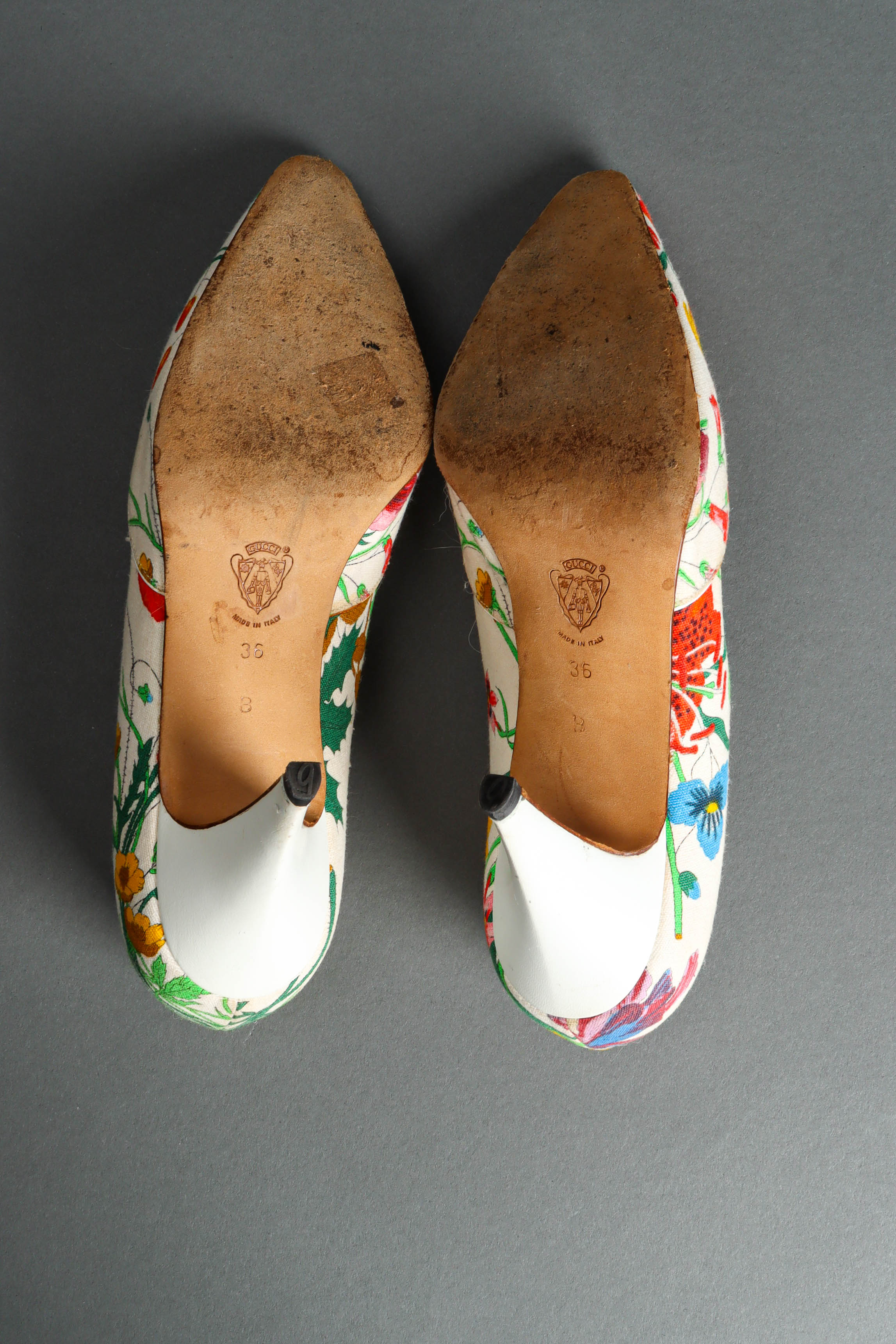 1980s Flora White Heels - Image 10
