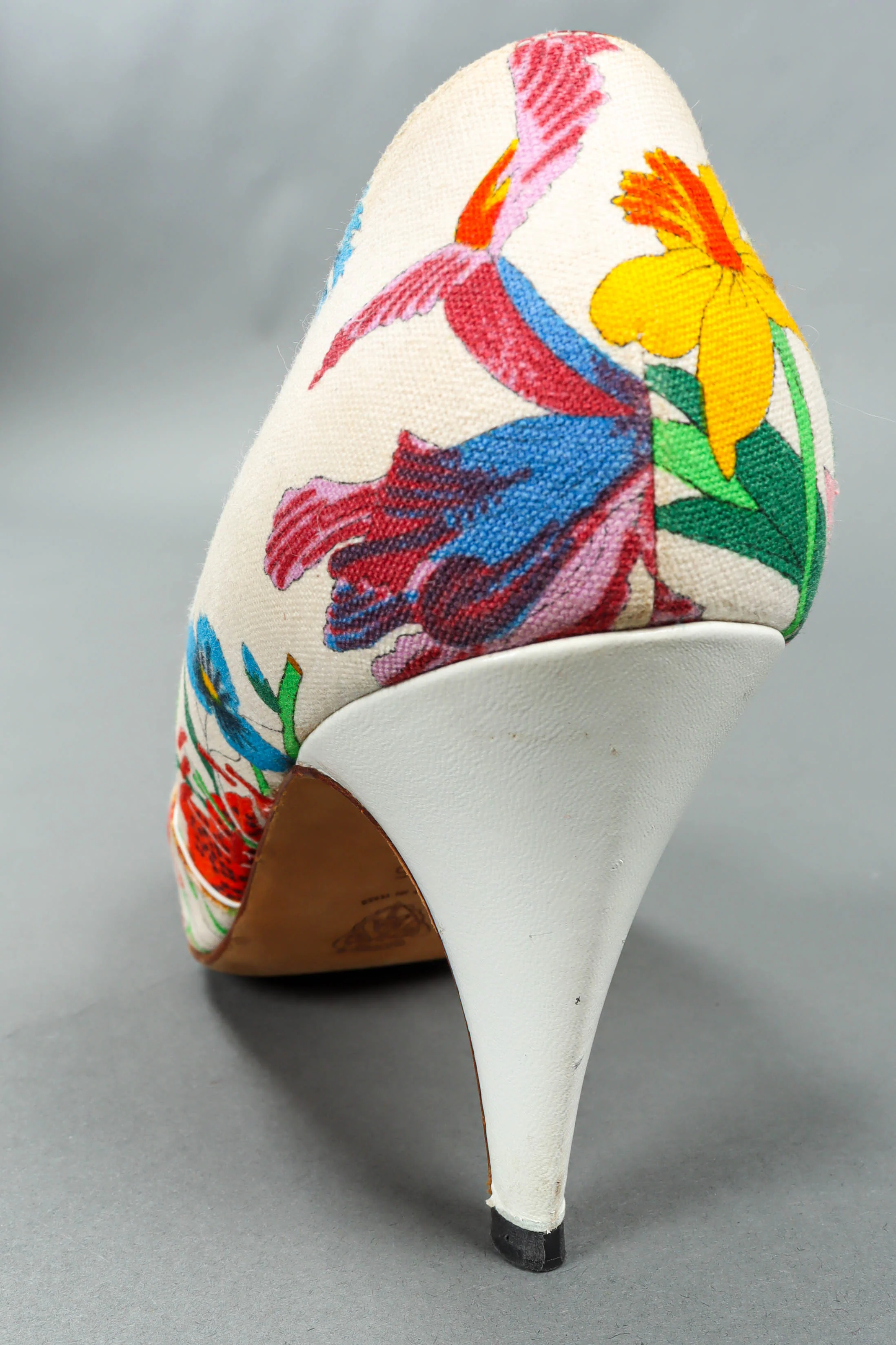 1980s Flora White Heels - Image 9