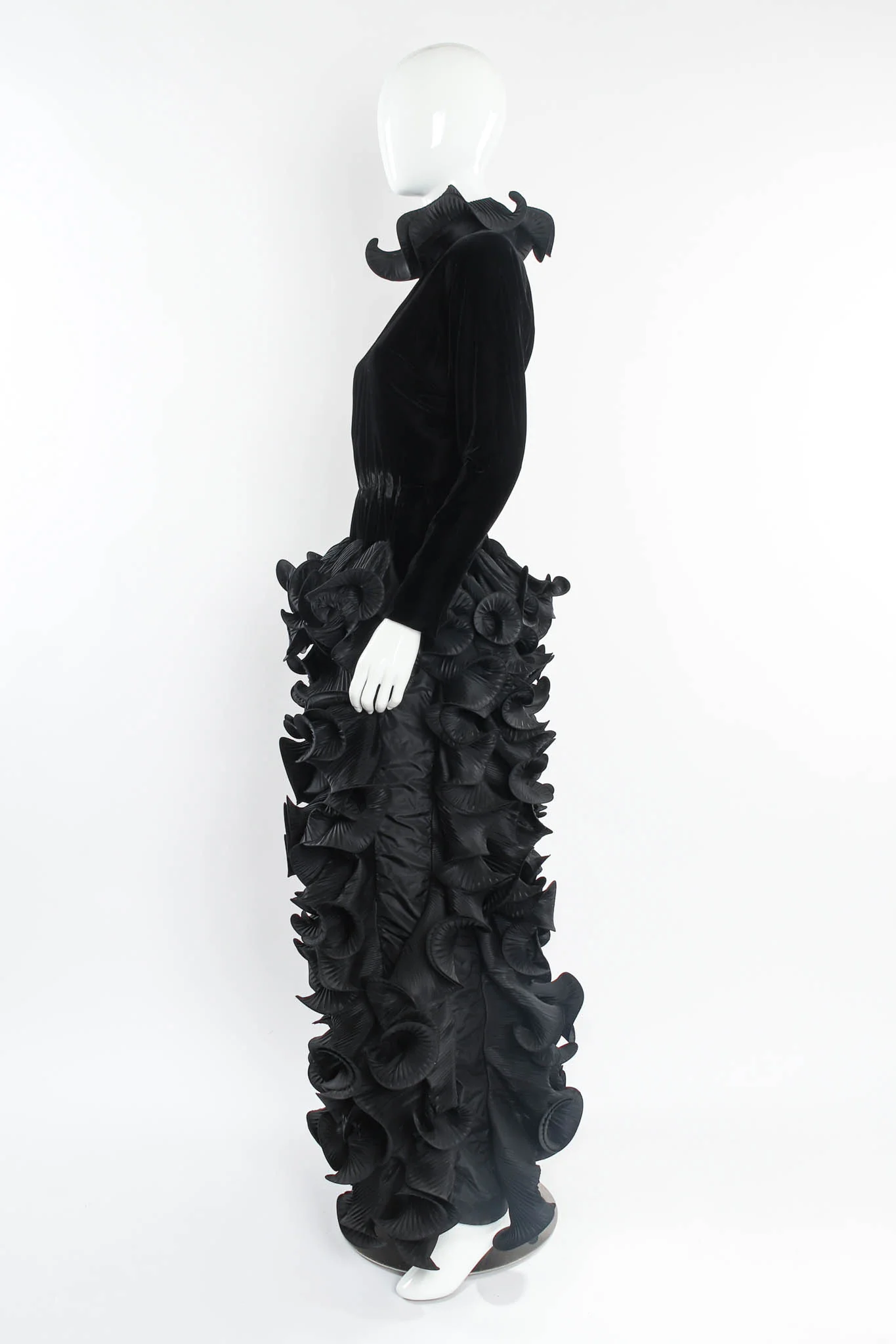 1985 A/W Couture Ruffle Pleat Velvet Taffeta Gown - Image 5