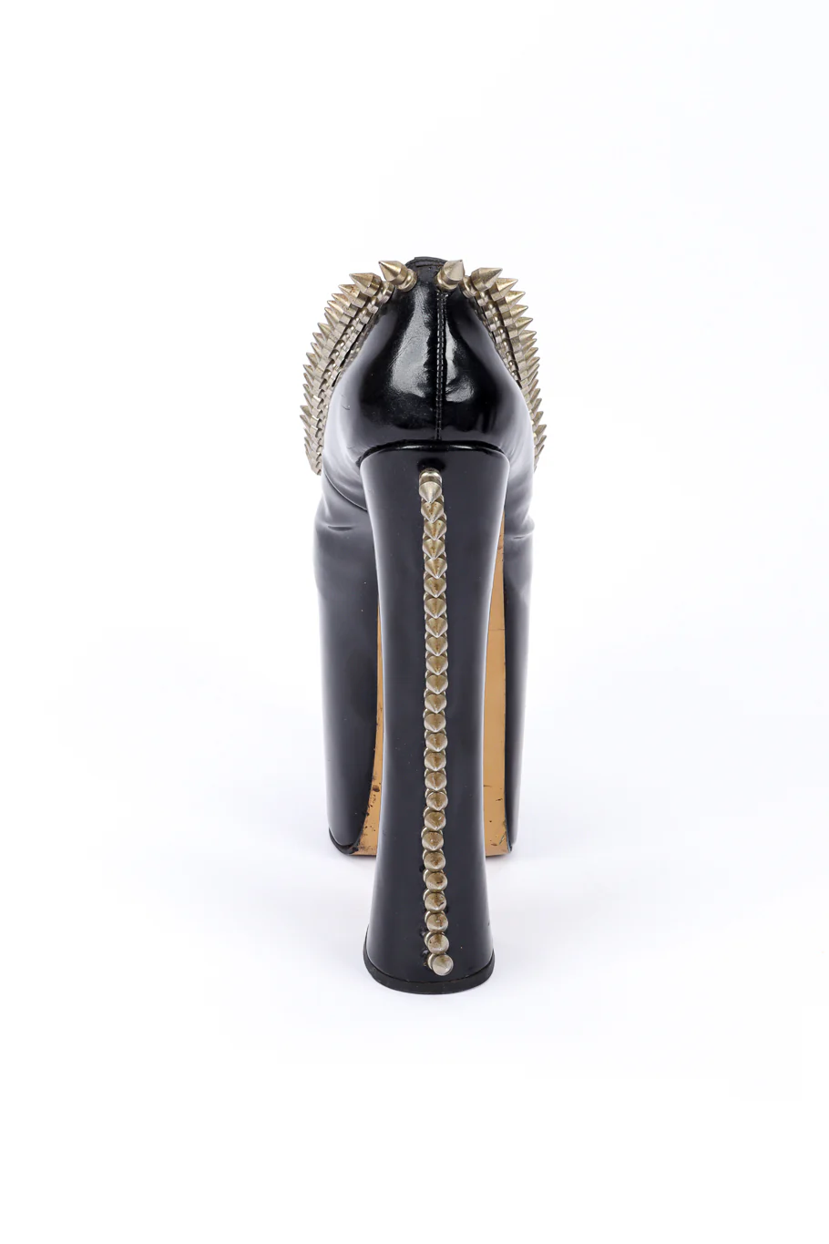 Spike Studded Super Elevated Court Platforms - Image 4