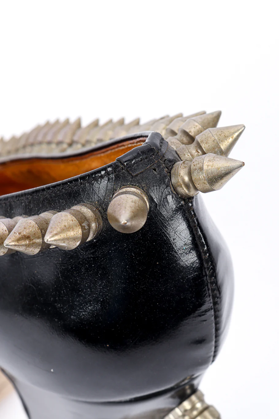 Spike Studded Super Elevated Court Platforms - Image 9