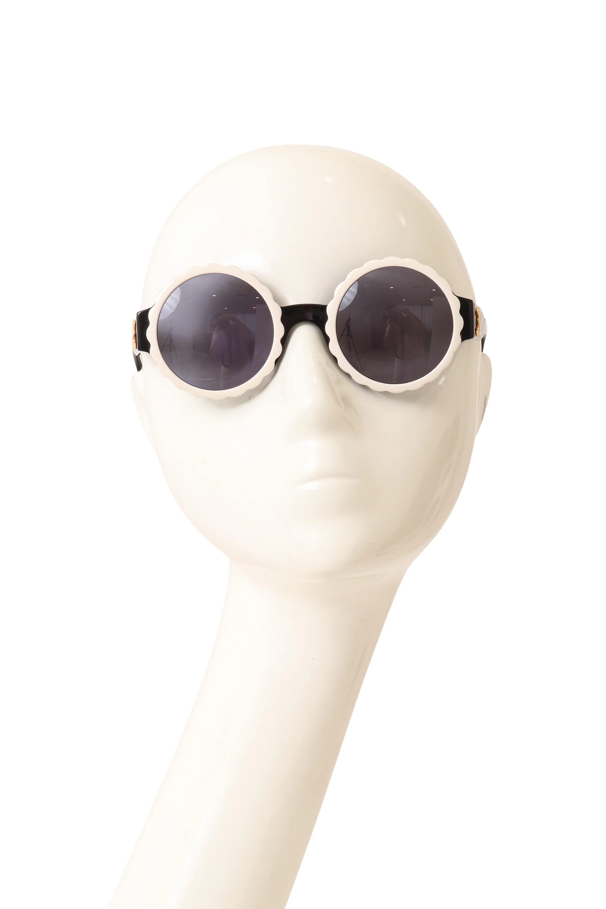 1994 S/S Black Scallop Frame Sunglasses - Image 4