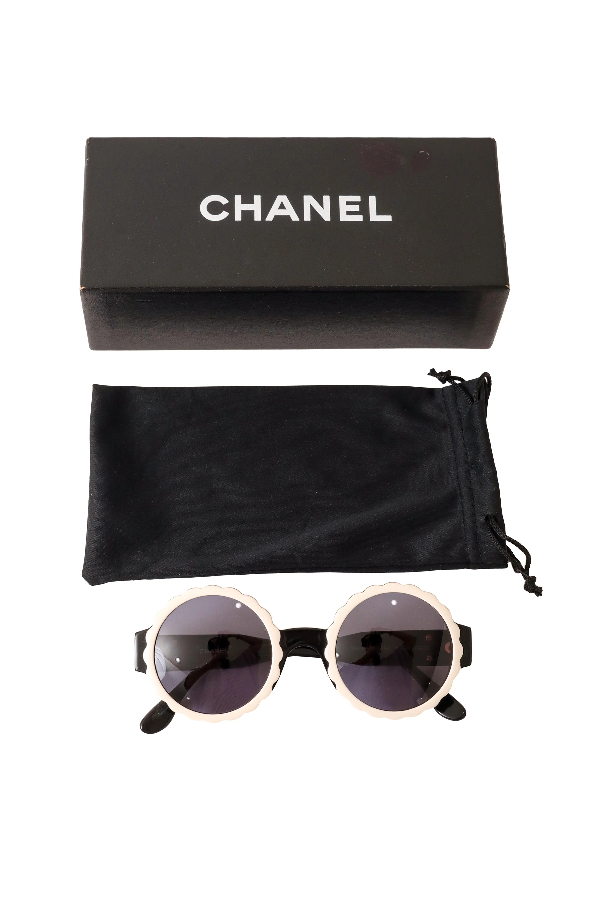 1994 S/S Black Scallop Frame Sunglasses - Image 5