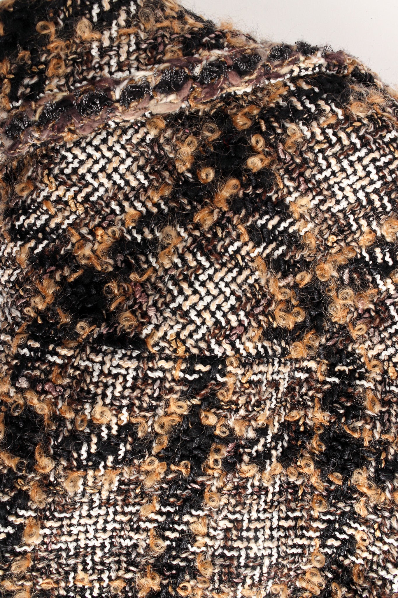 2005A Tweed Jacket & Skirt Wool Set - Image 14