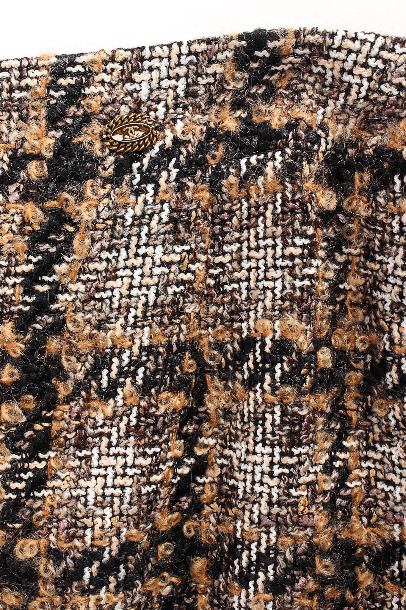 2005A Tweed Jacket & Skirt Wool Set - Image 17