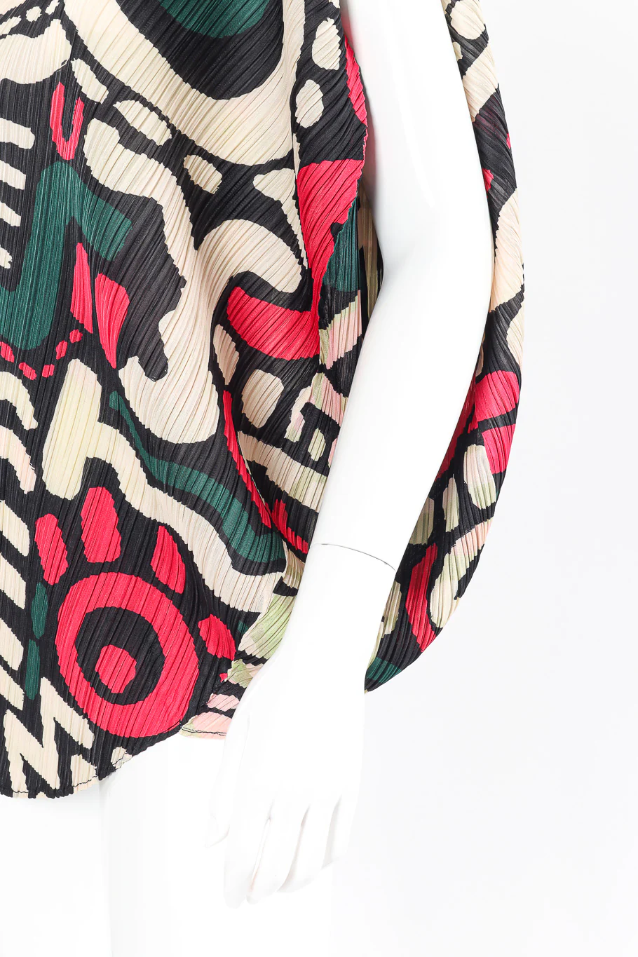 Abstract Pleated Oval Top - Image 6