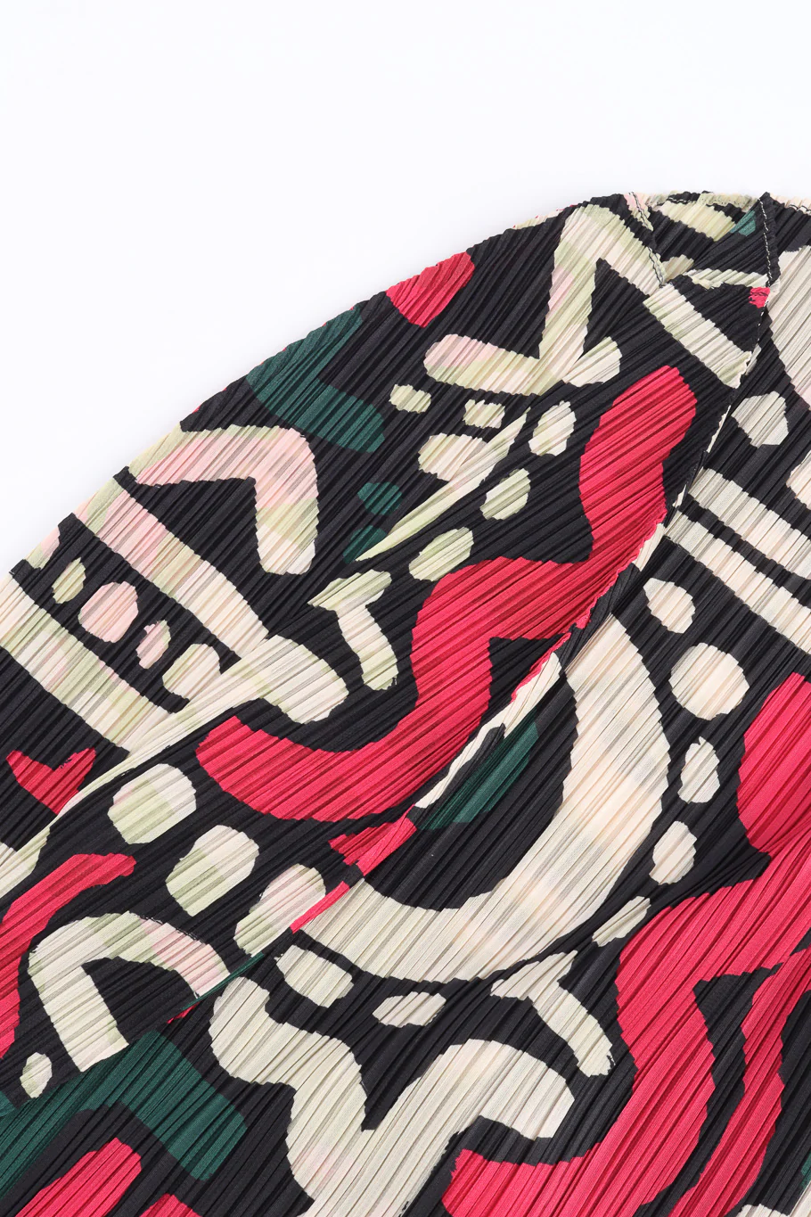 Abstract Pleated Oval Top - Image 9