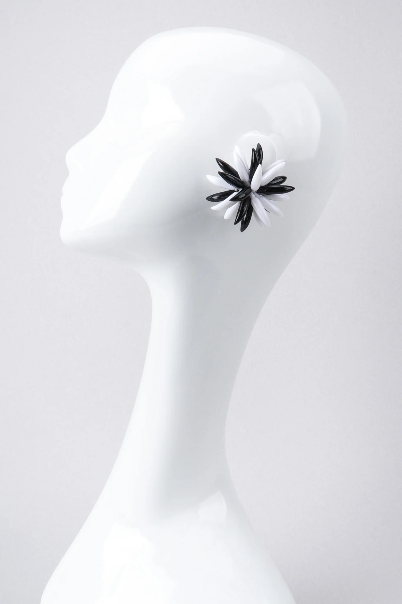 Anemone Burst Earrings - Image 2