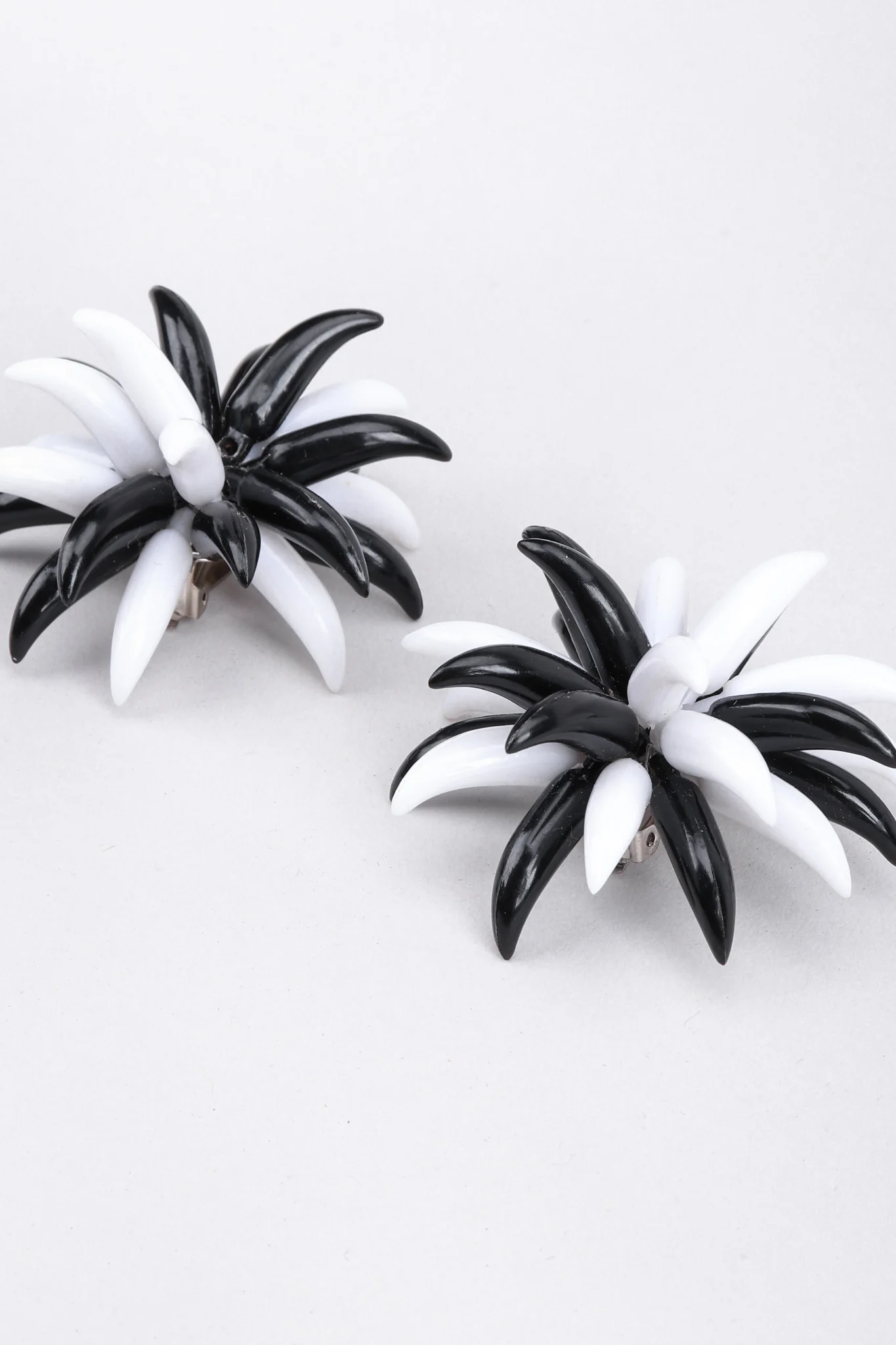 Anemone Burst Earrings - Image 4