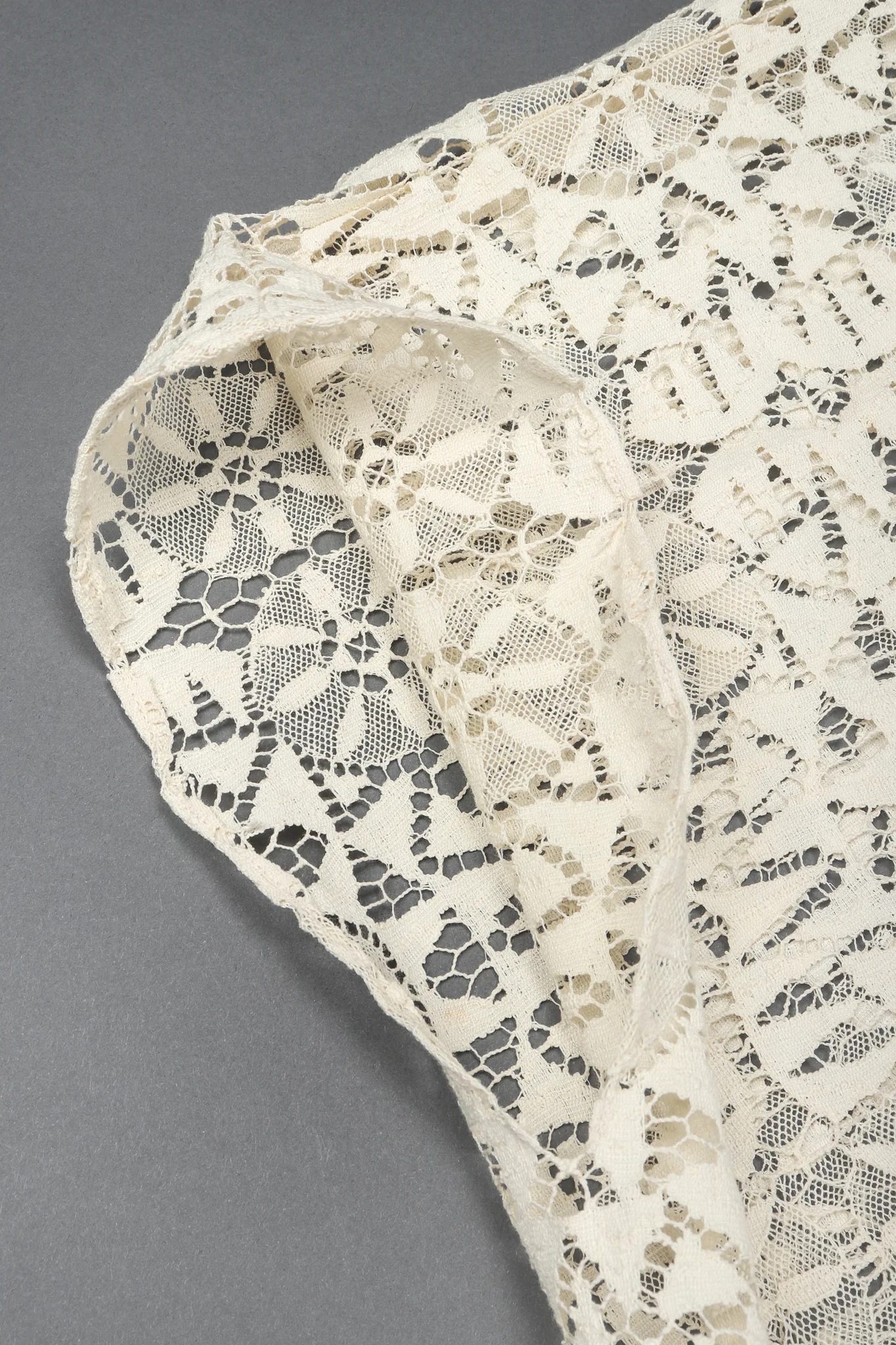 Bobbin Lace Kimono Robe - Image 8