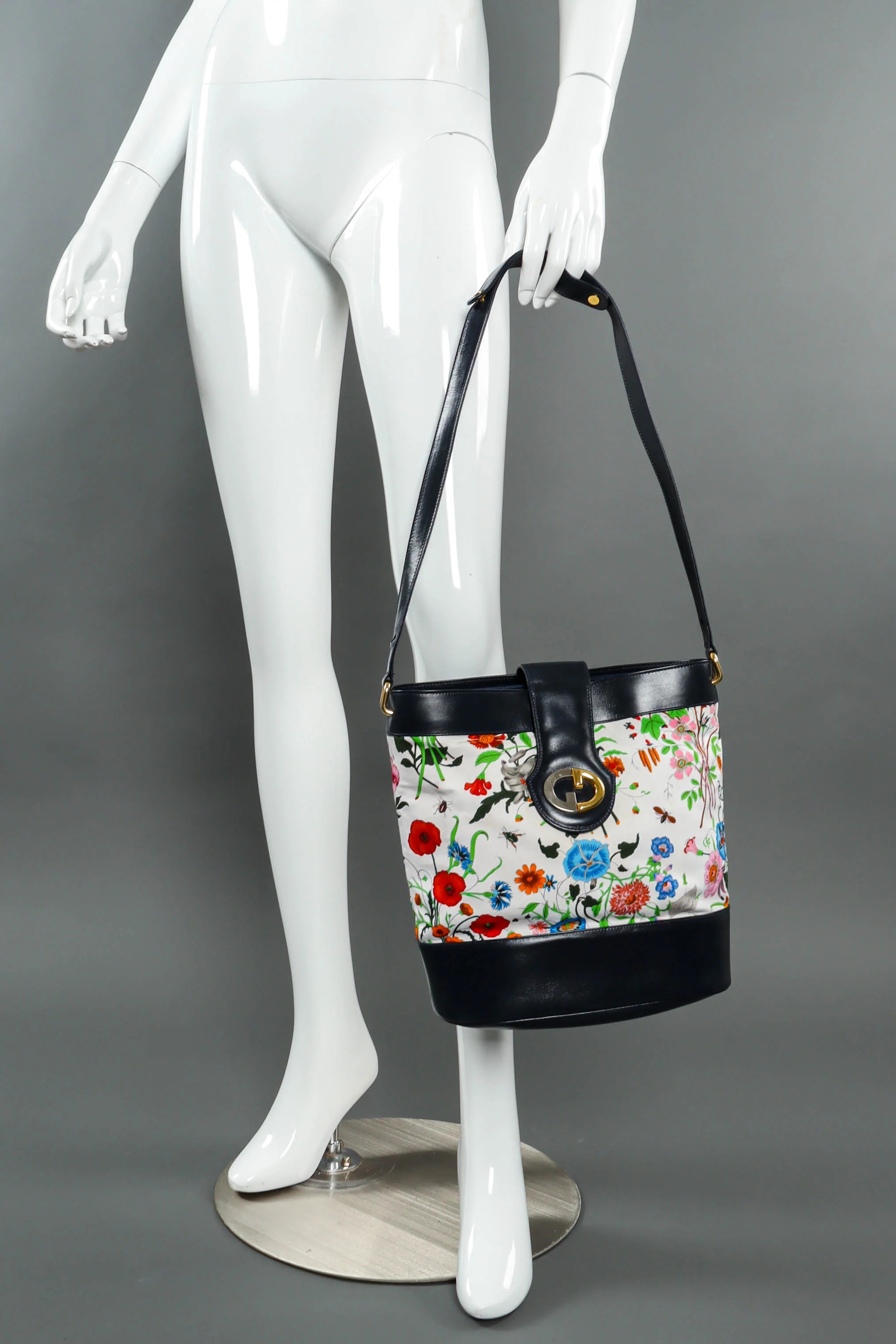 1980s Flora Bucket Shoulder Bag - Image 3