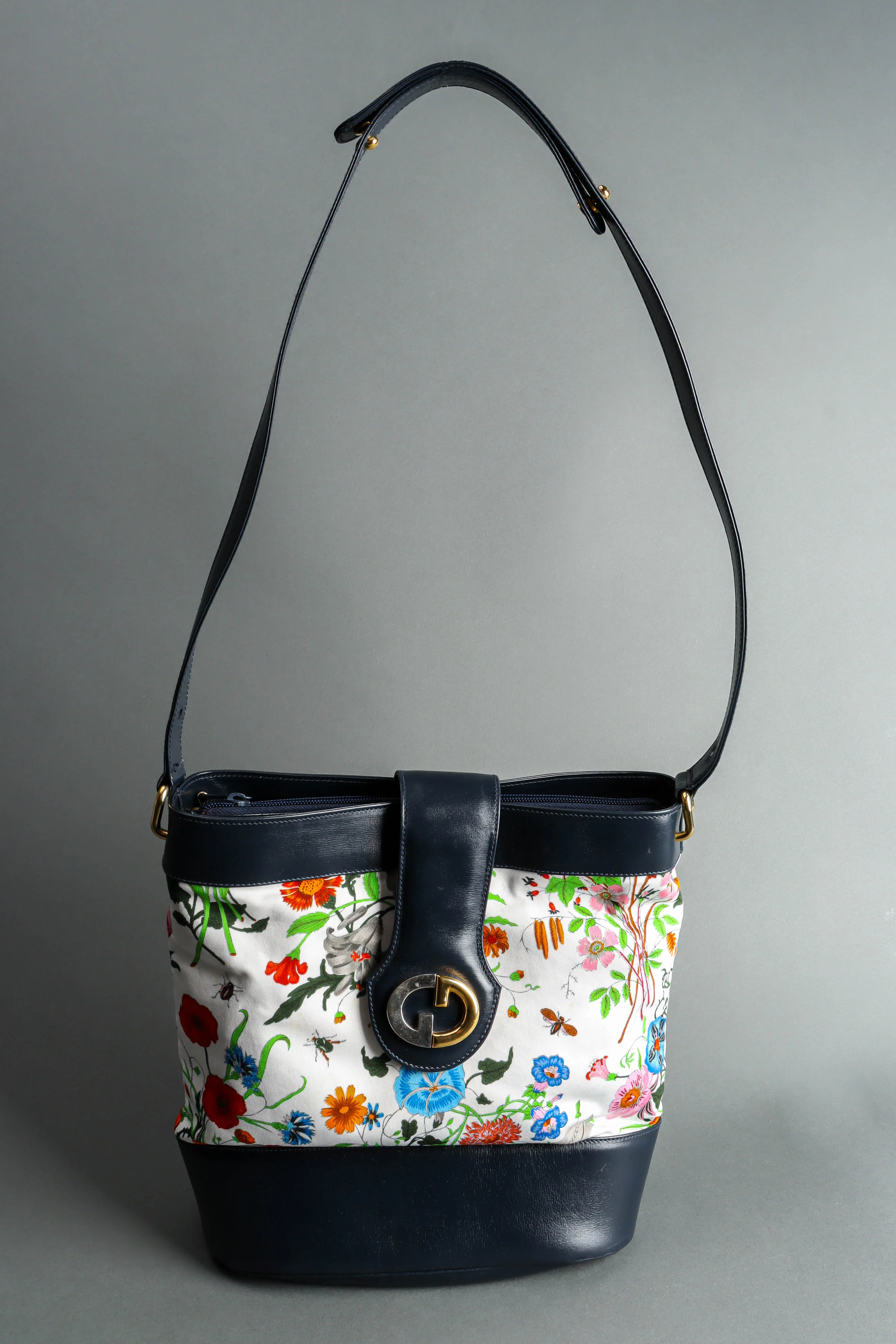 1980s Flora Bucket Shoulder Bag - Image 4