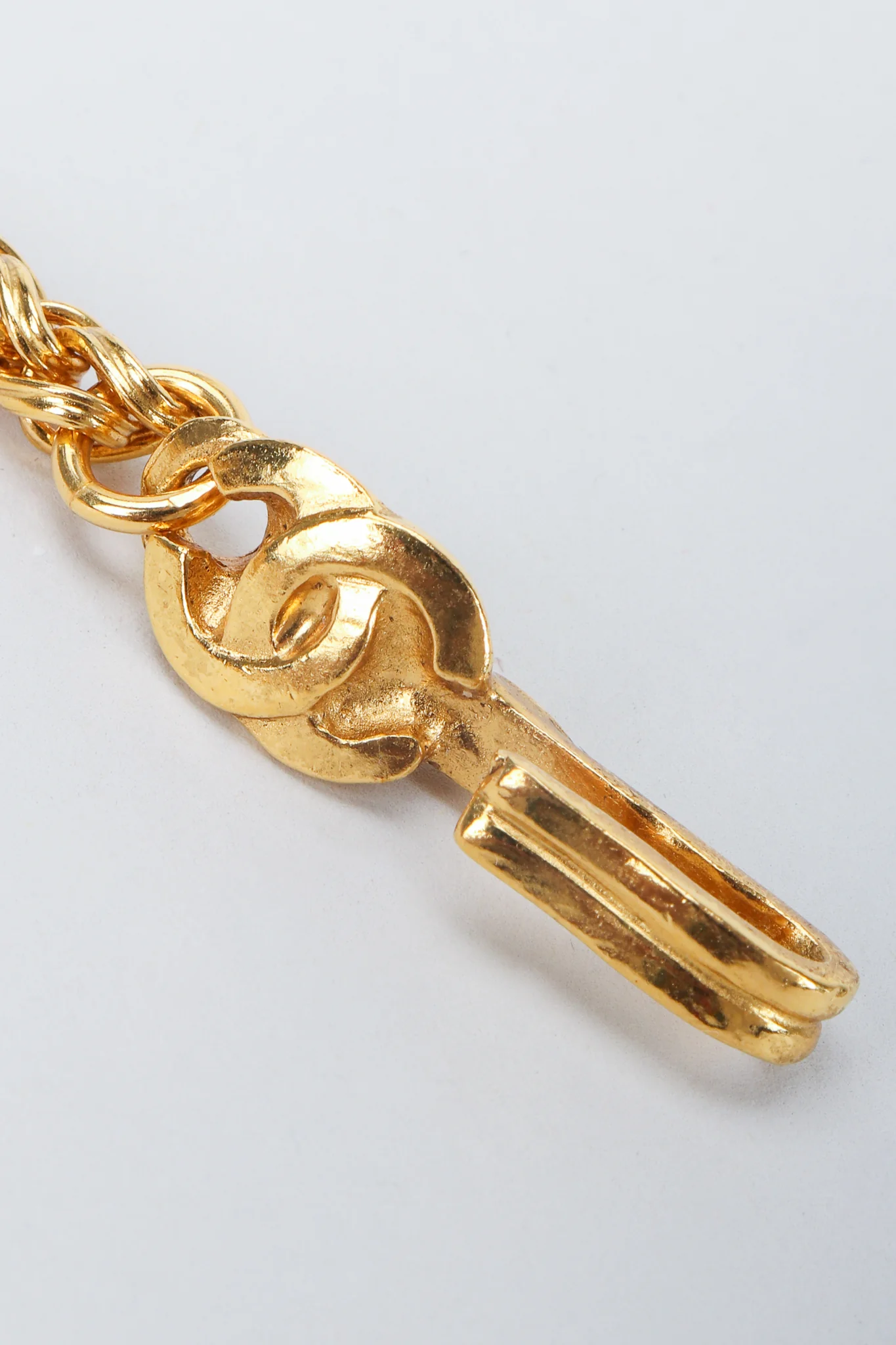 Logo Magnifying Glass Pendant - Image 10
