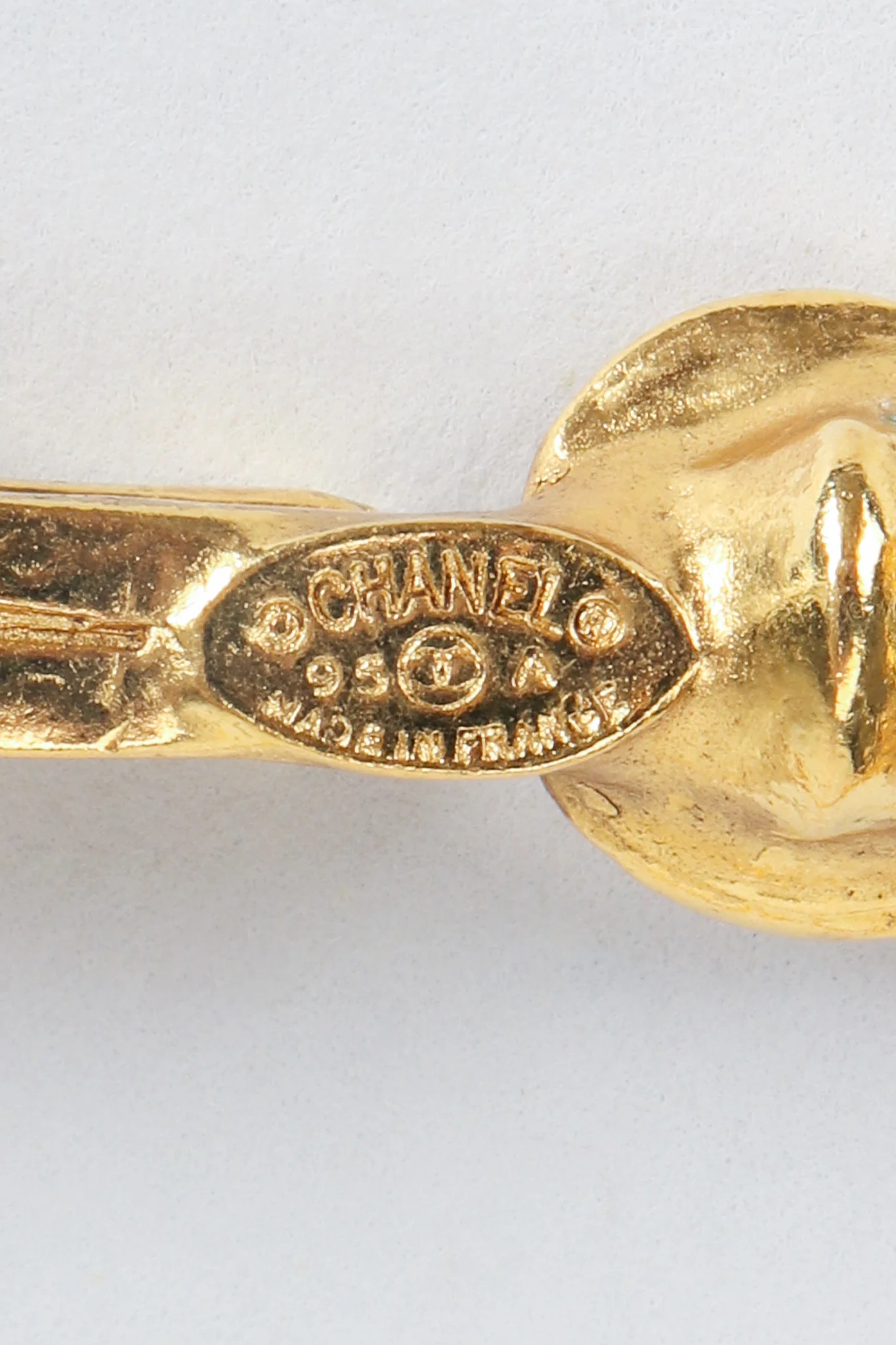 Logo Magnifying Glass Pendant - Image 11