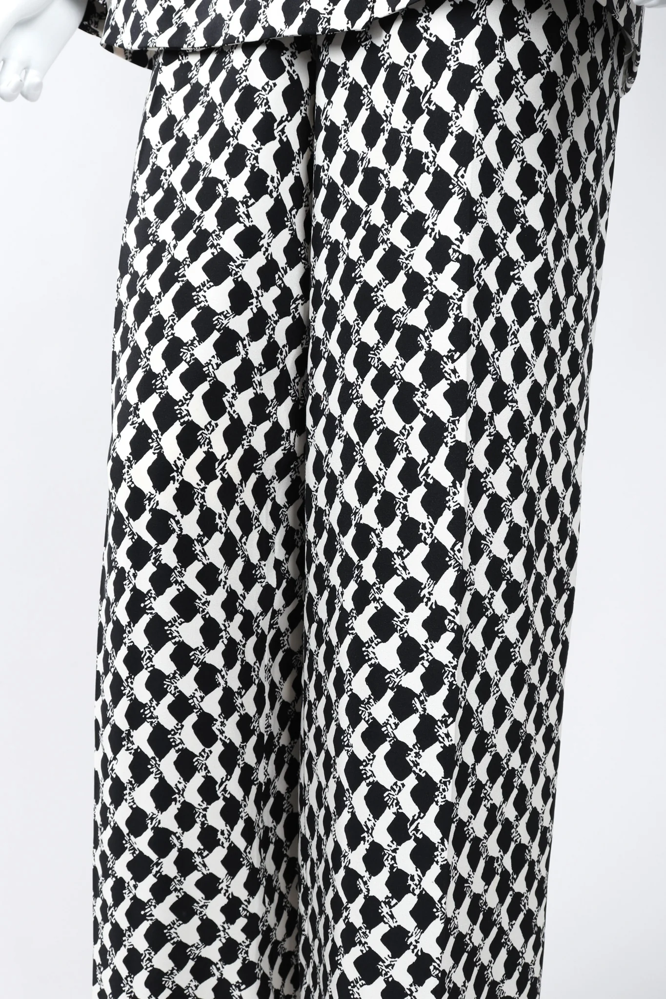 Checkered Jacket and Pants - Image 12
