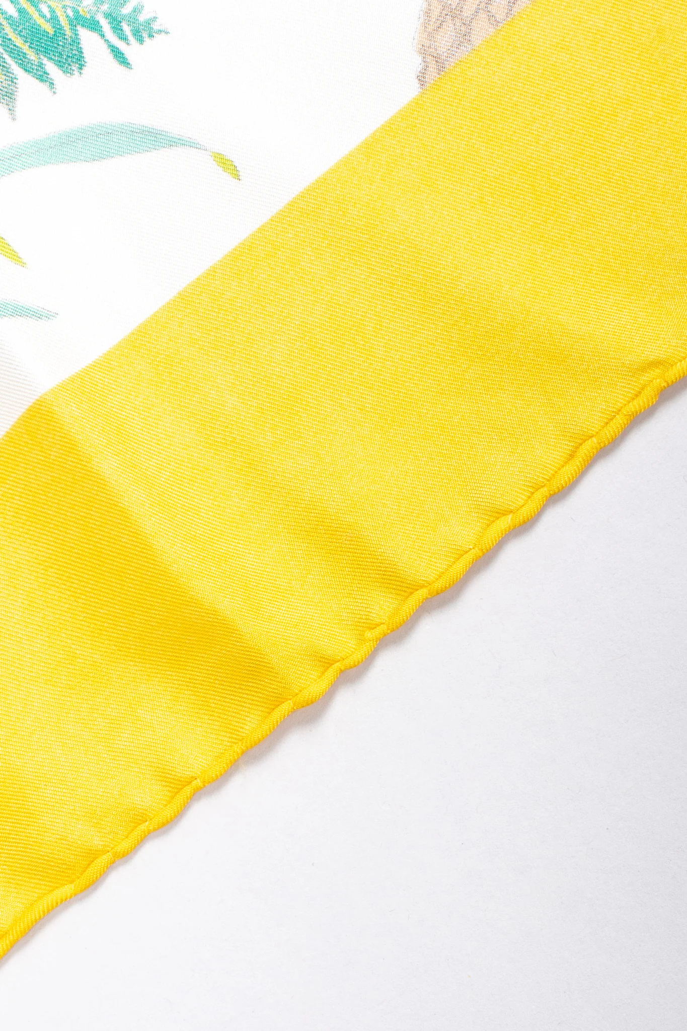 Continental Flora Fauna Scarf - Image 9