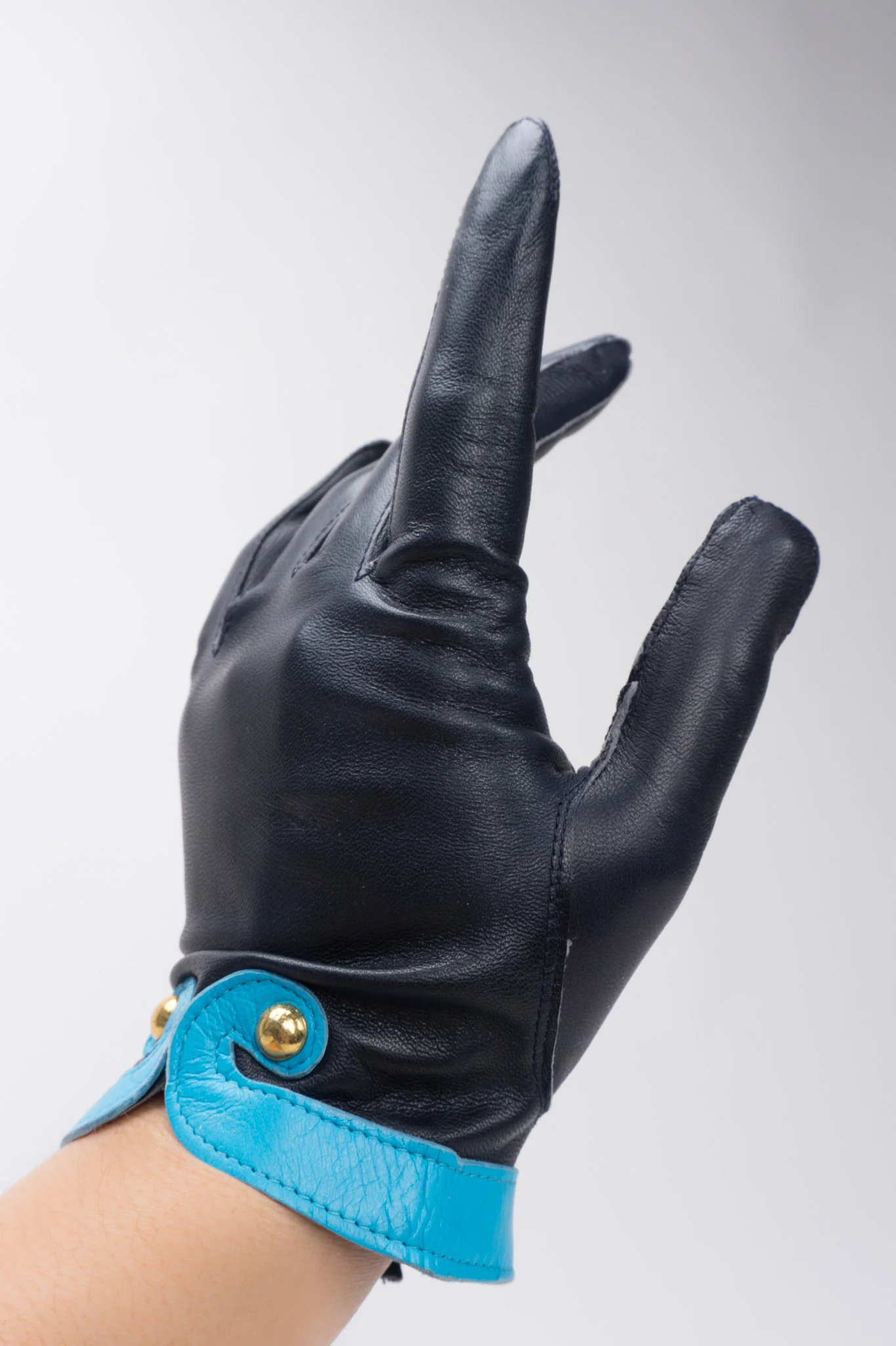 Contrast Trim Gloves - Image 2