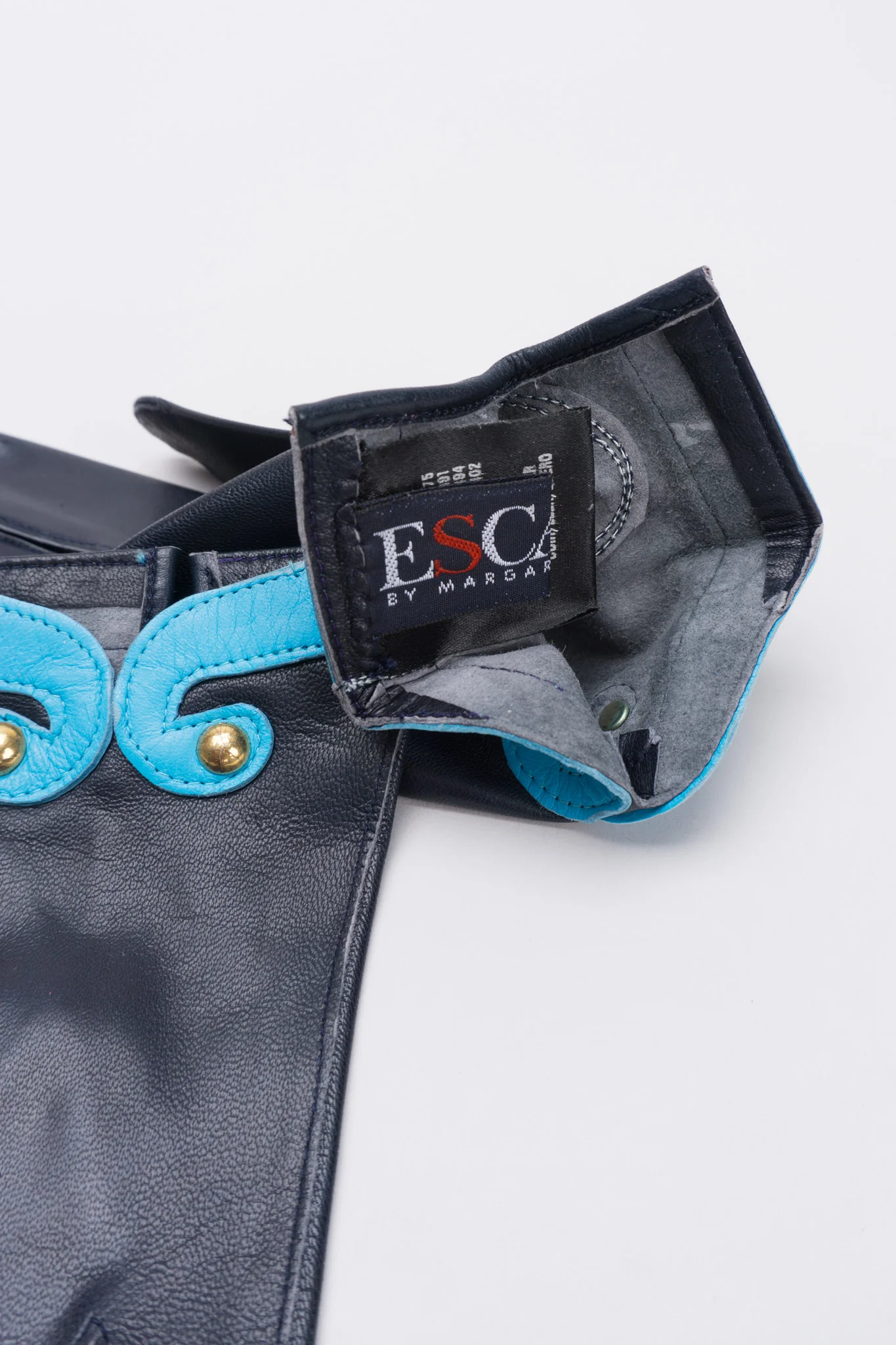 Contrast Trim Gloves - Image 7
