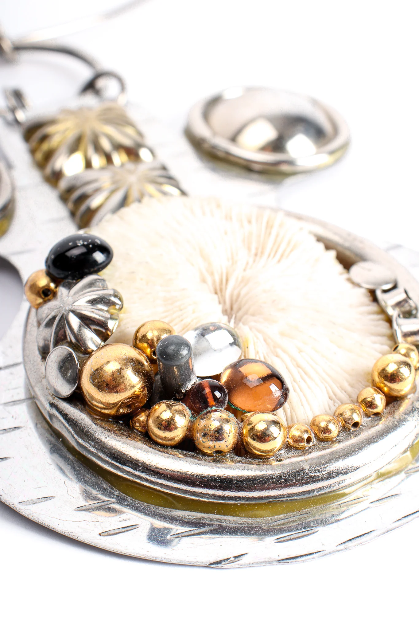 Coral Plate Pendant Collar - Image 6