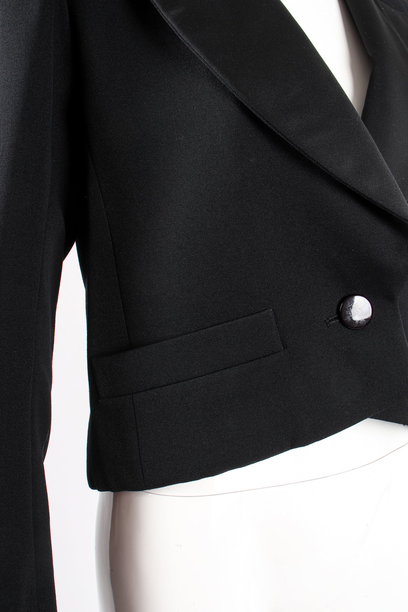 Cropped Tuxedo Jacket - Image 10