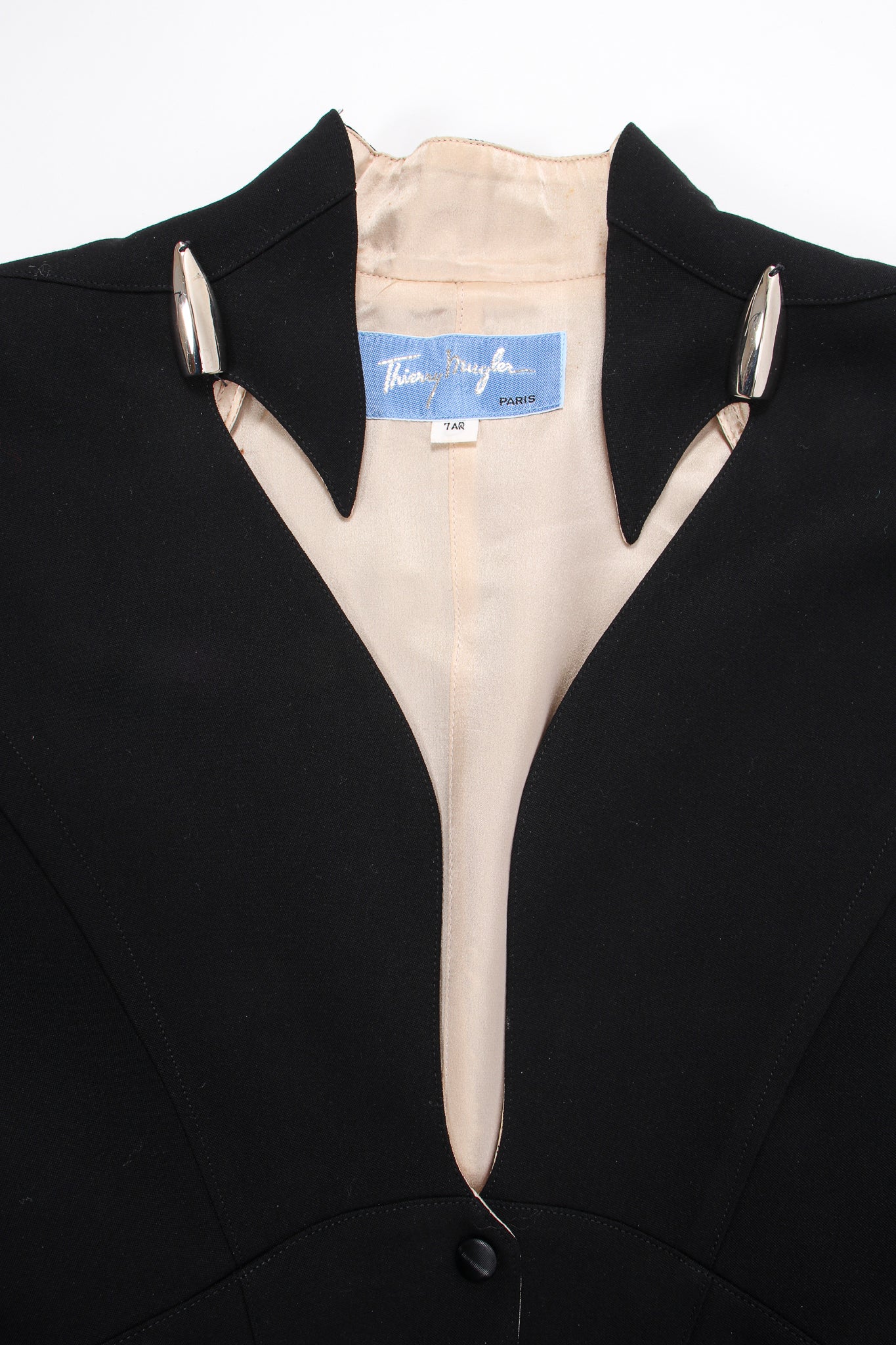 1980s Pointed Cutout Collar Jacket & Skirt Set - Image 13