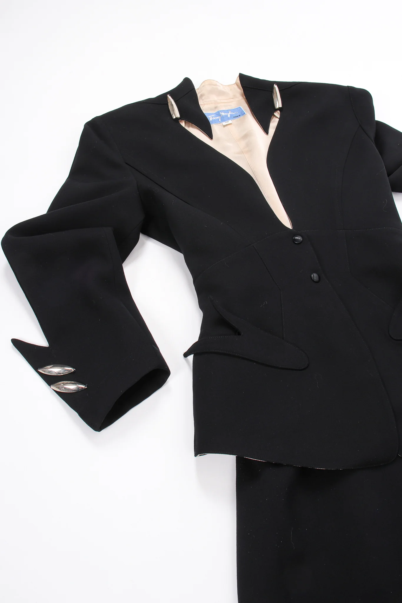 1980s Pointed Cutout Collar Jacket & Skirt Set - Image 15