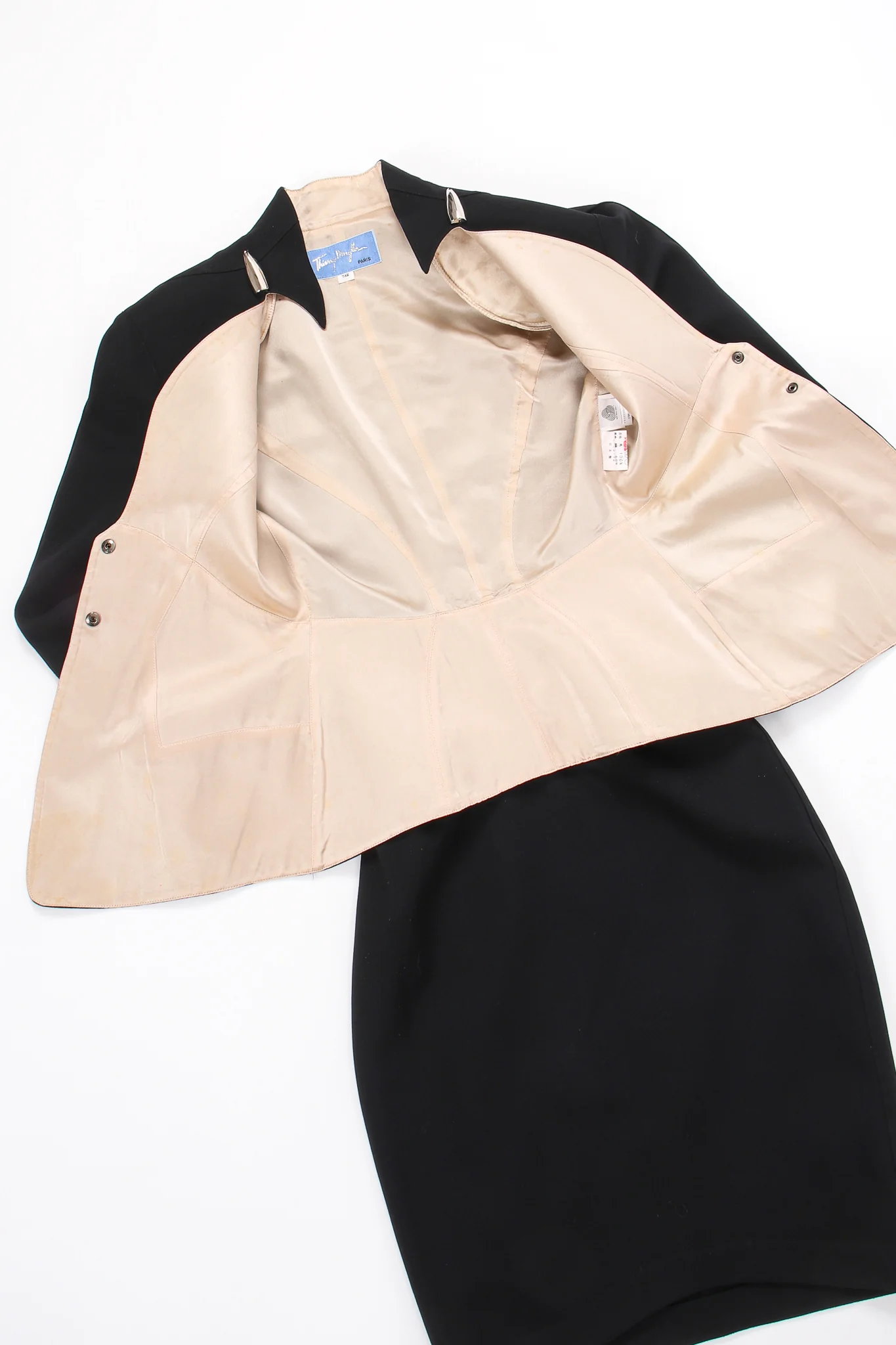1980s Pointed Cutout Collar Jacket & Skirt Set - Image 16