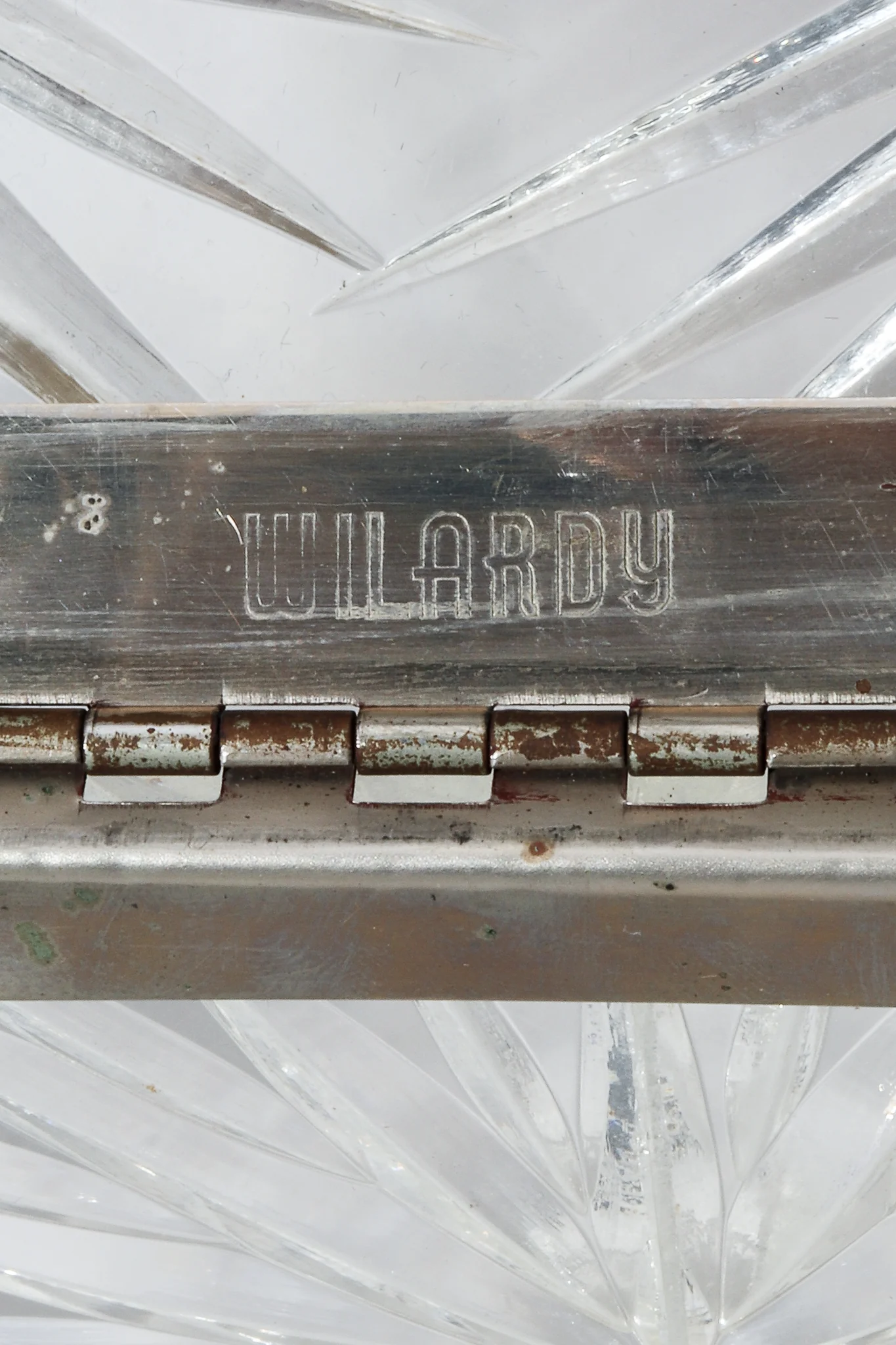 Diamond-Cut Lucite Box Bag - Image 13