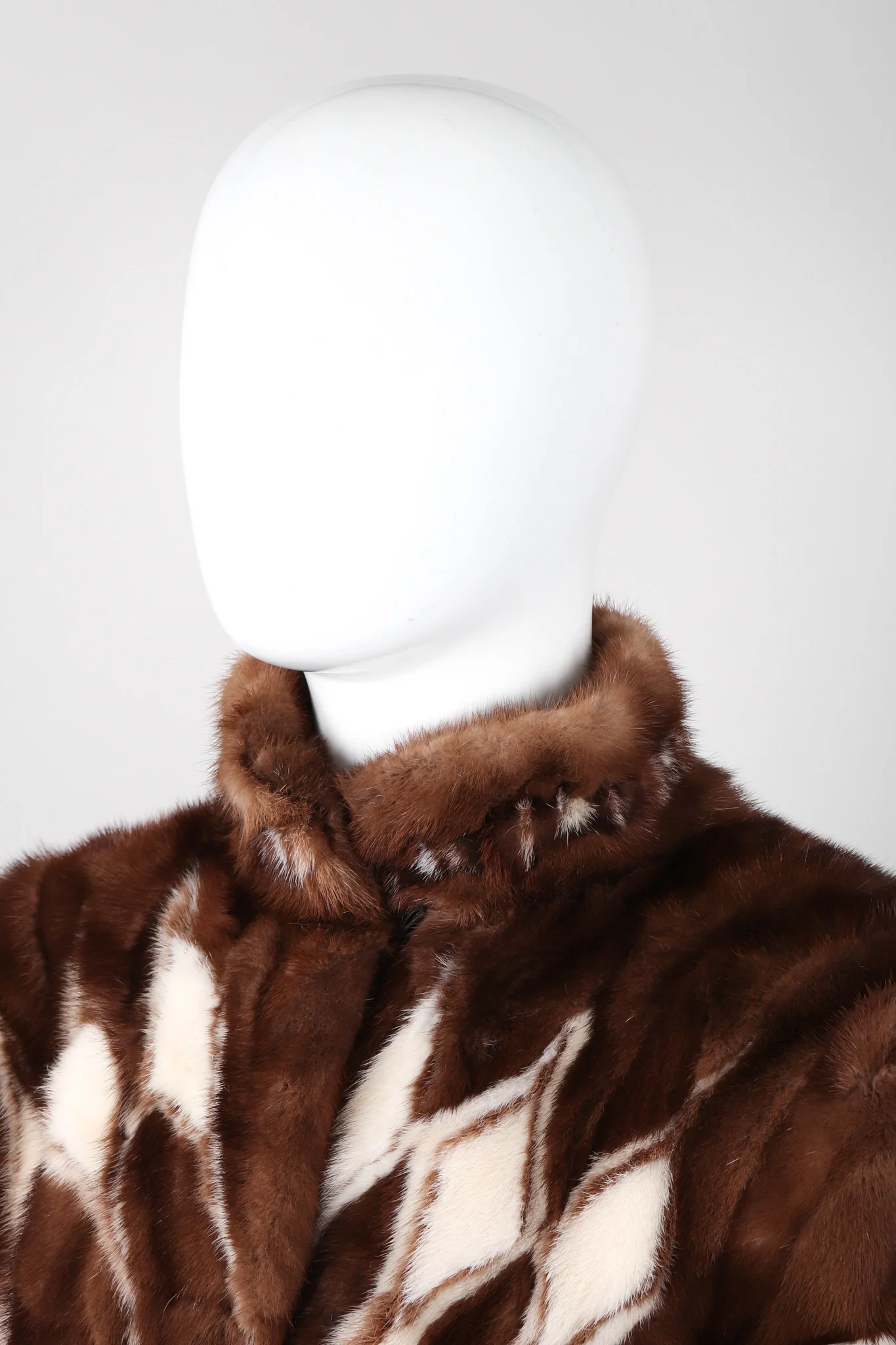 Diamond Mink Coat - Image 10