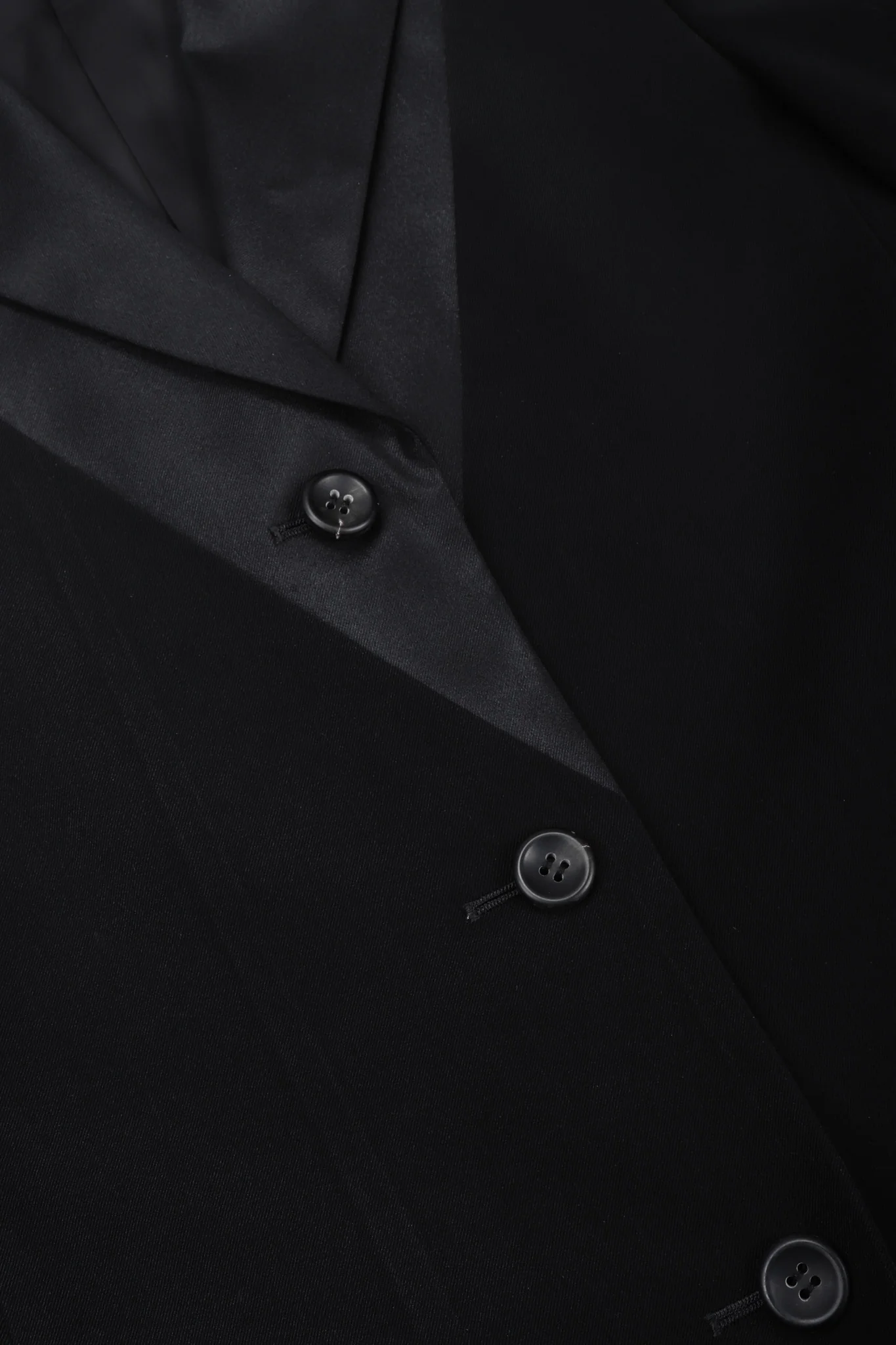 Double Lapel Tuxedo Suit - Image 17