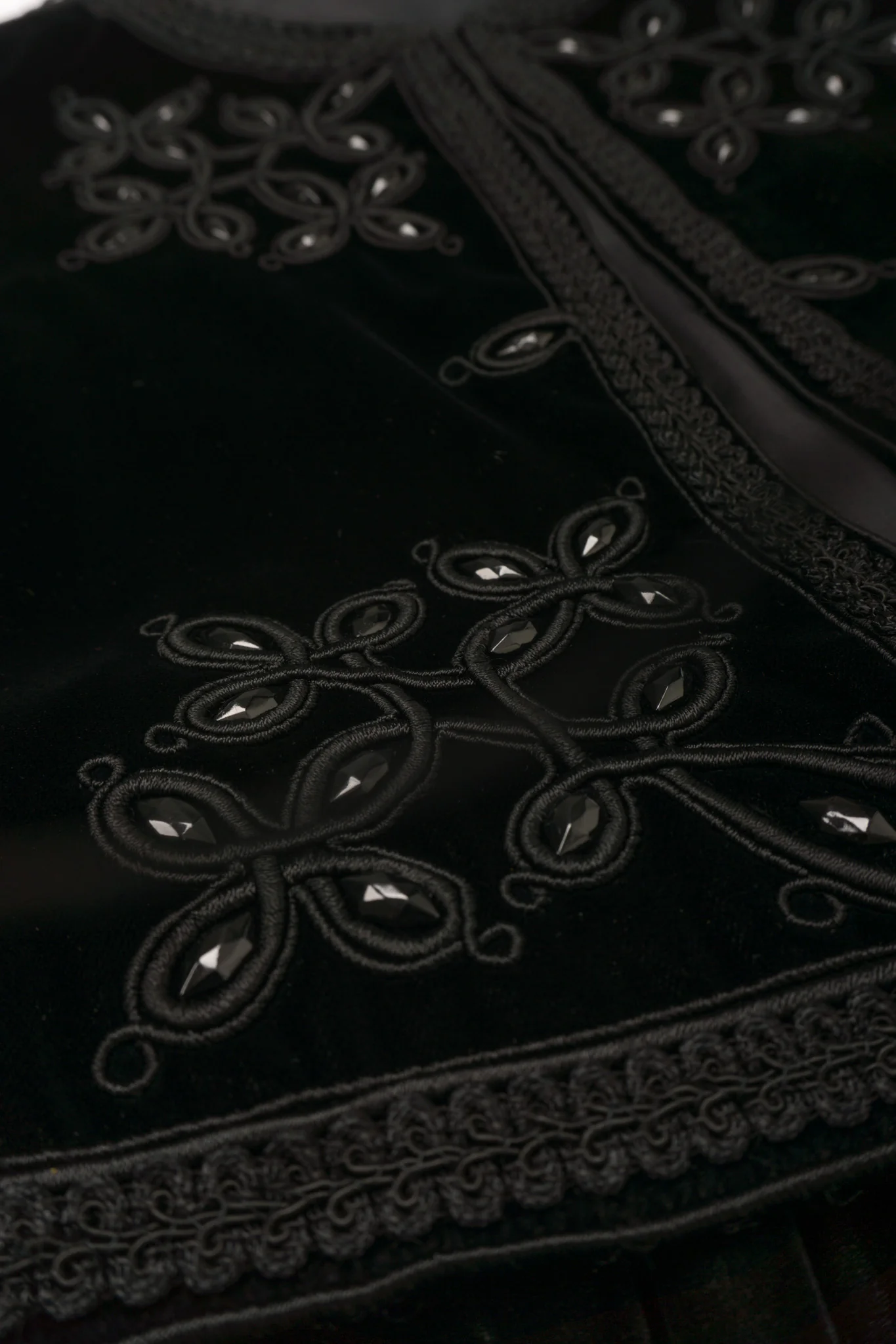 Embellished Velvet Vest & Skirt Set - Image 15
