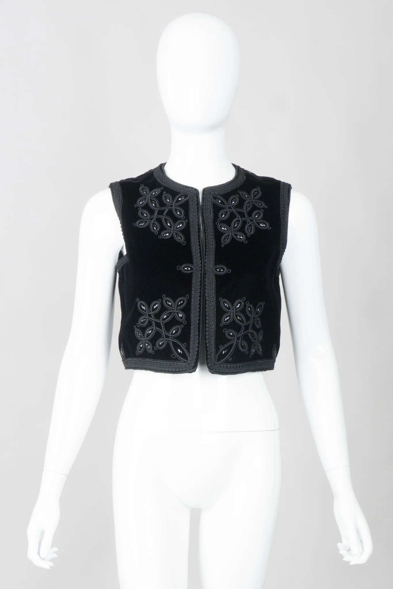 Embellished Velvet Vest & Skirt Set - Image 2