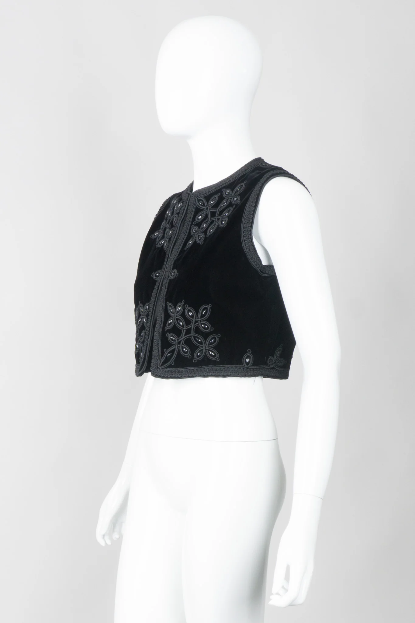 Embellished Velvet Vest & Skirt Set - Image 3