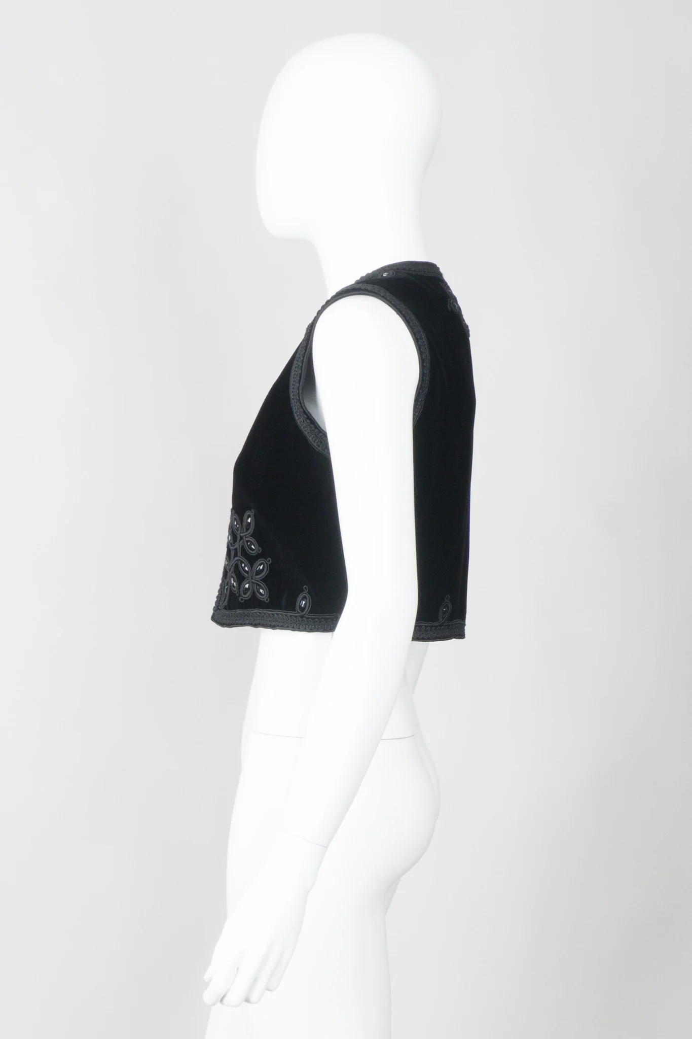 Embellished Velvet Vest & Skirt Set - Image 4