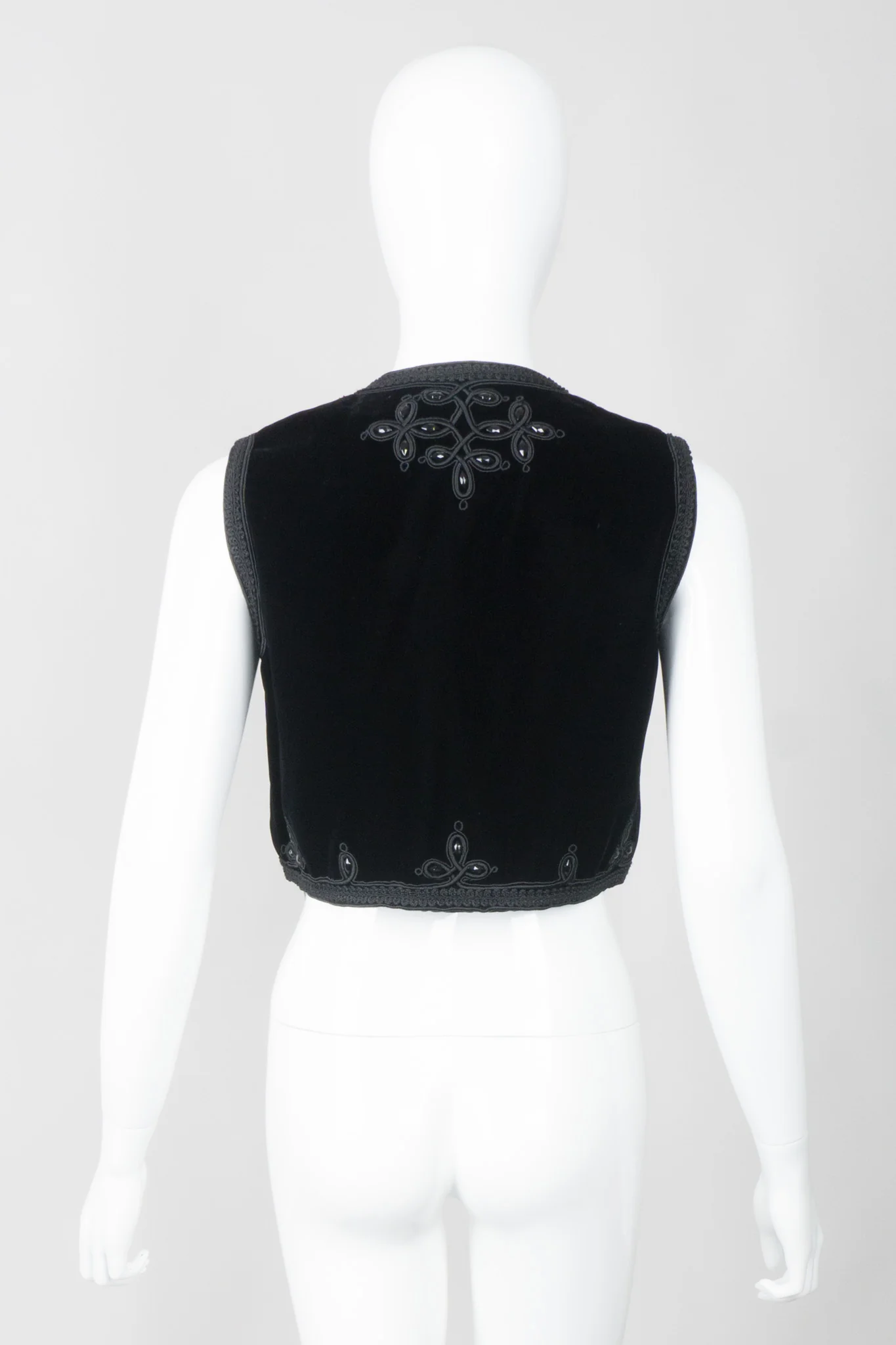 Embellished Velvet Vest & Skirt Set - Image 6