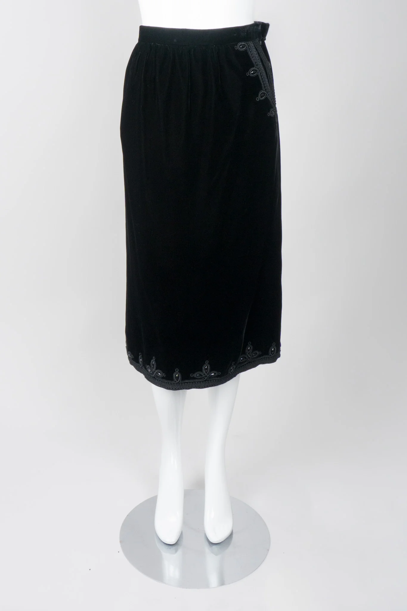 Embellished Velvet Vest & Skirt Set - Image 7