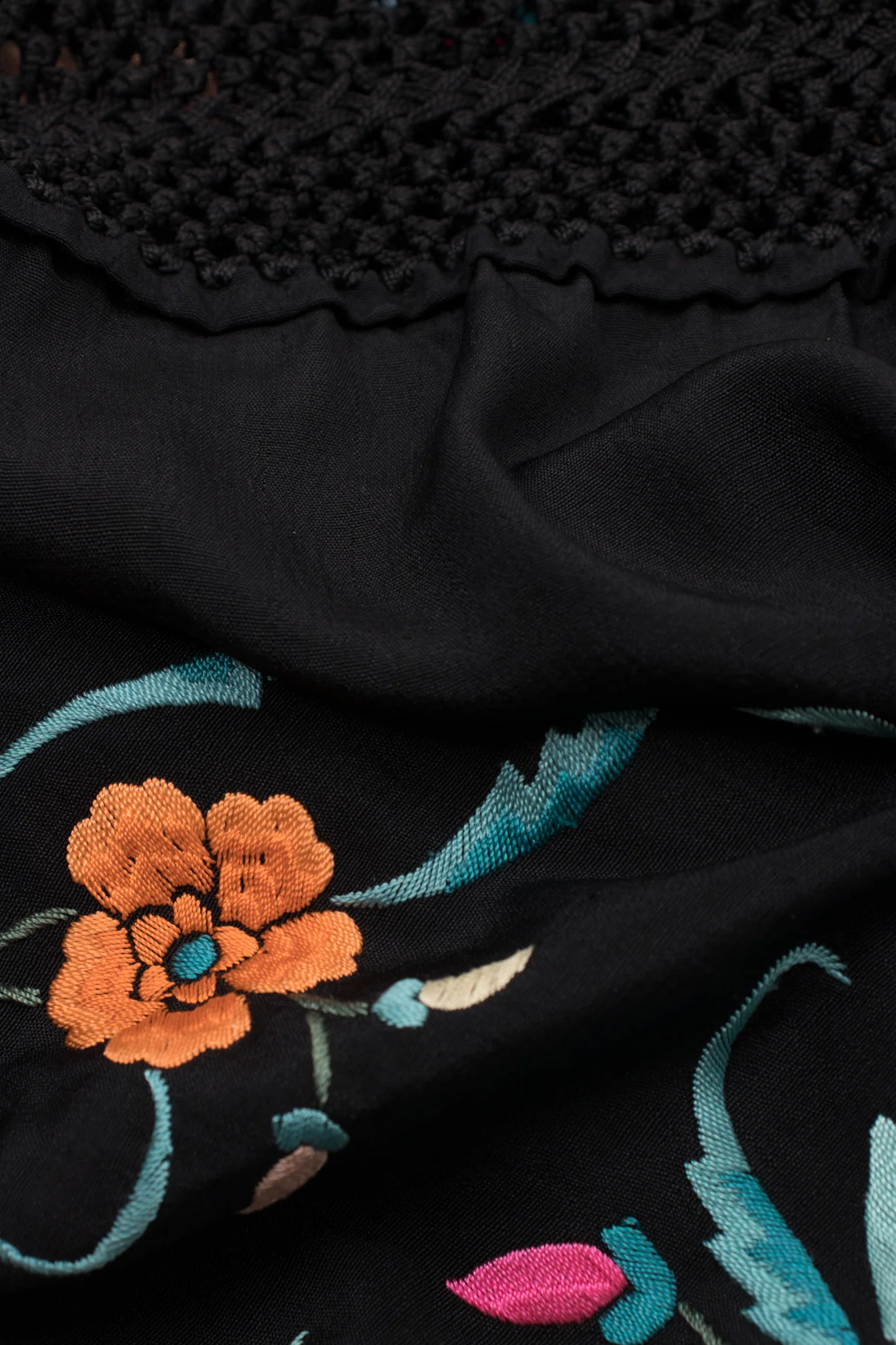 Embroidered Floral Piano Shawl - Image 9