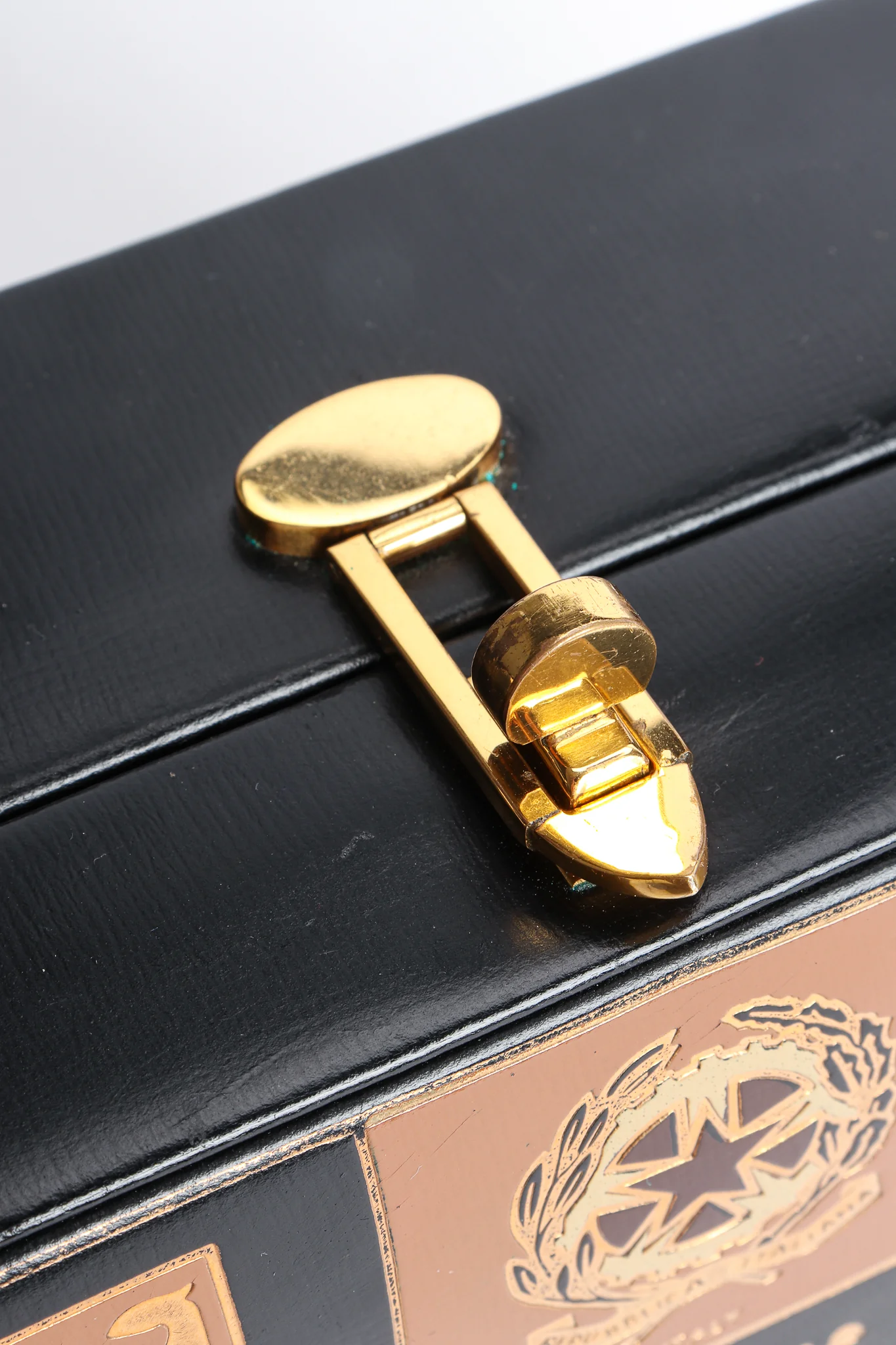 European Crest Box Bag - Image 12