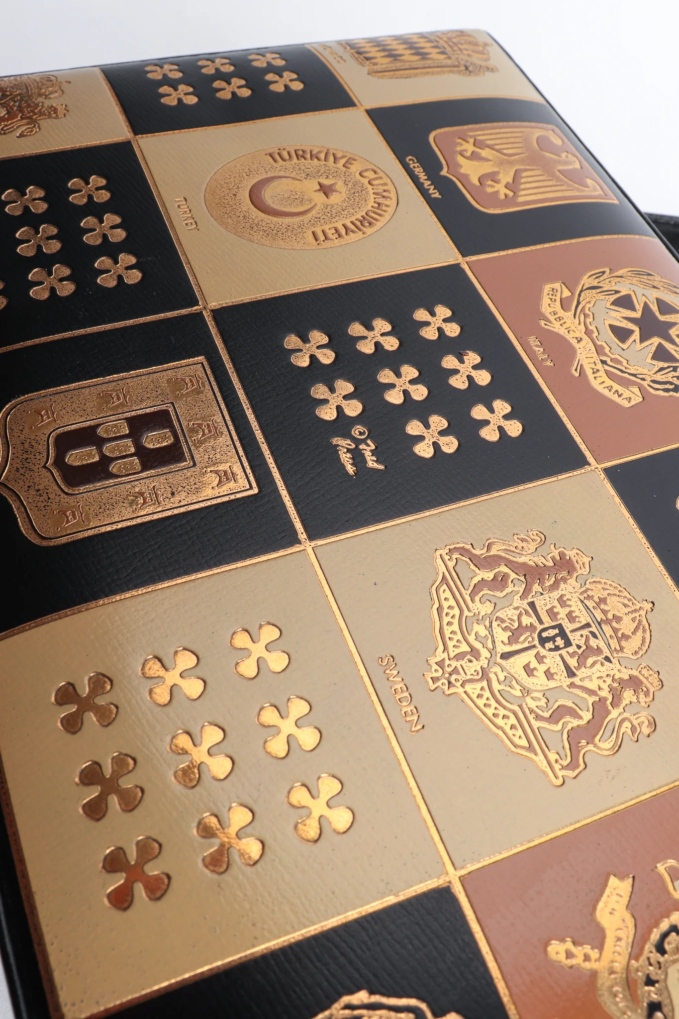 European Crest Box Bag - Image 3