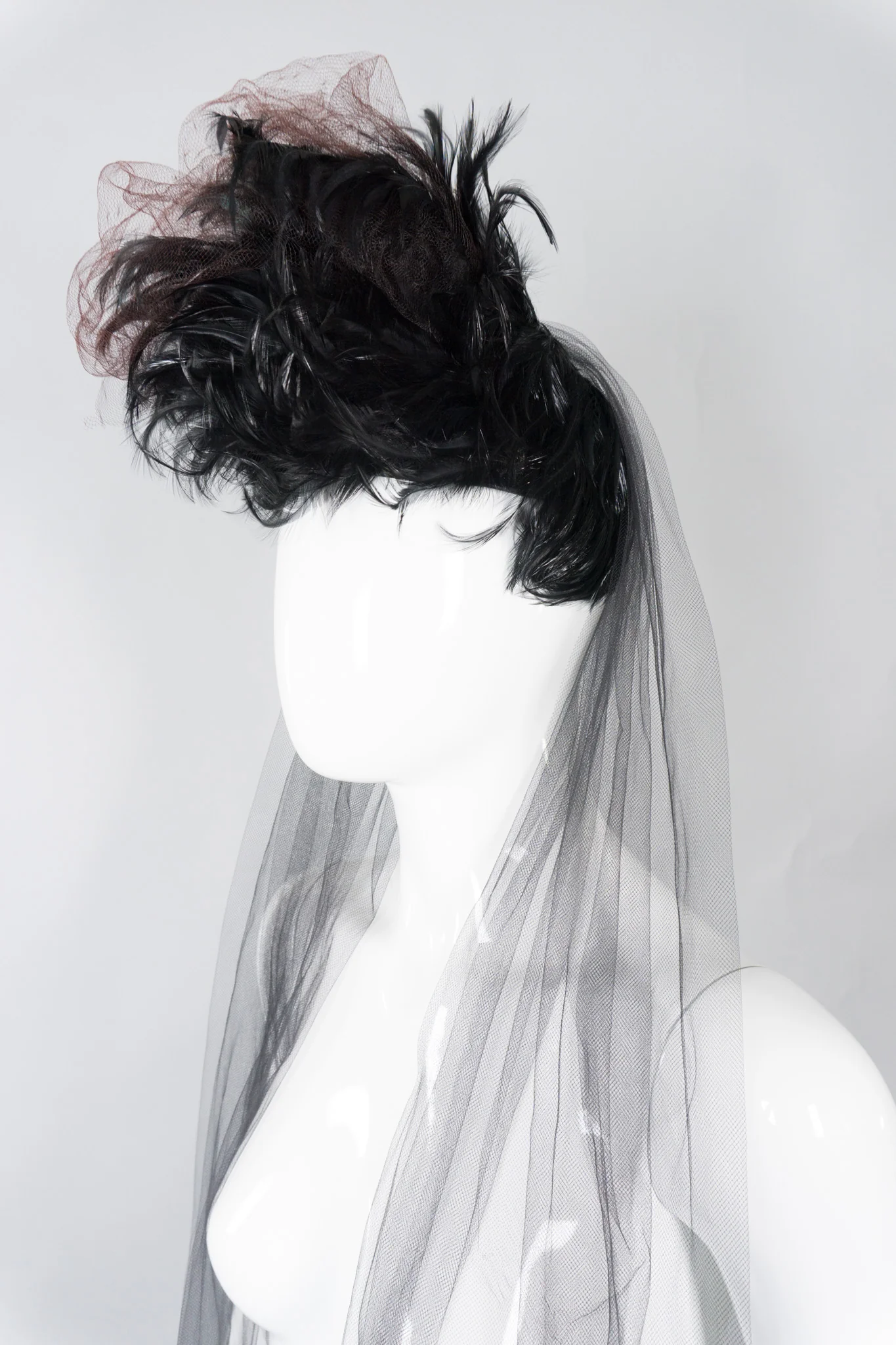 Feather Pouf Casque - Image 2