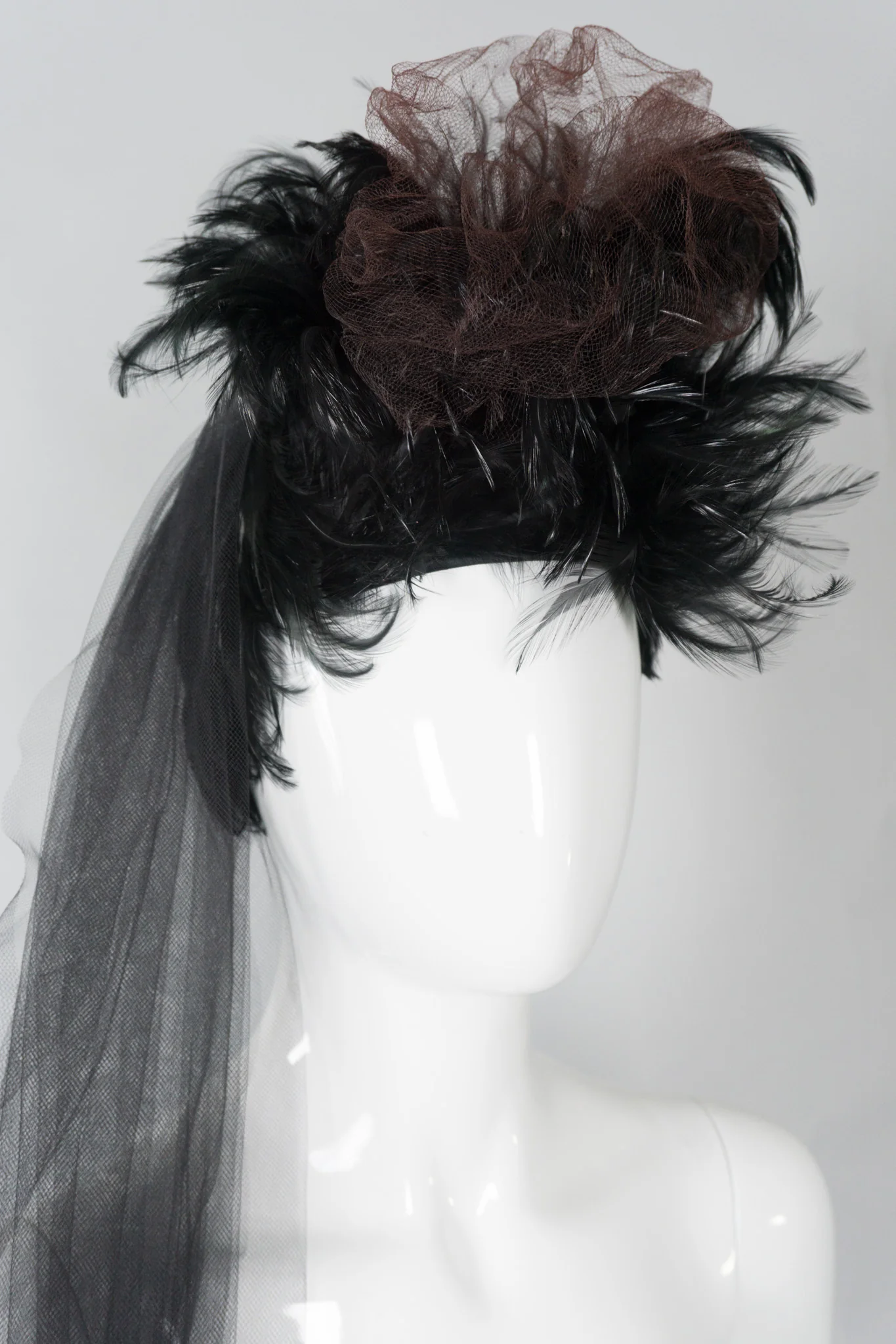 Feather Pouf Casque - Image 7