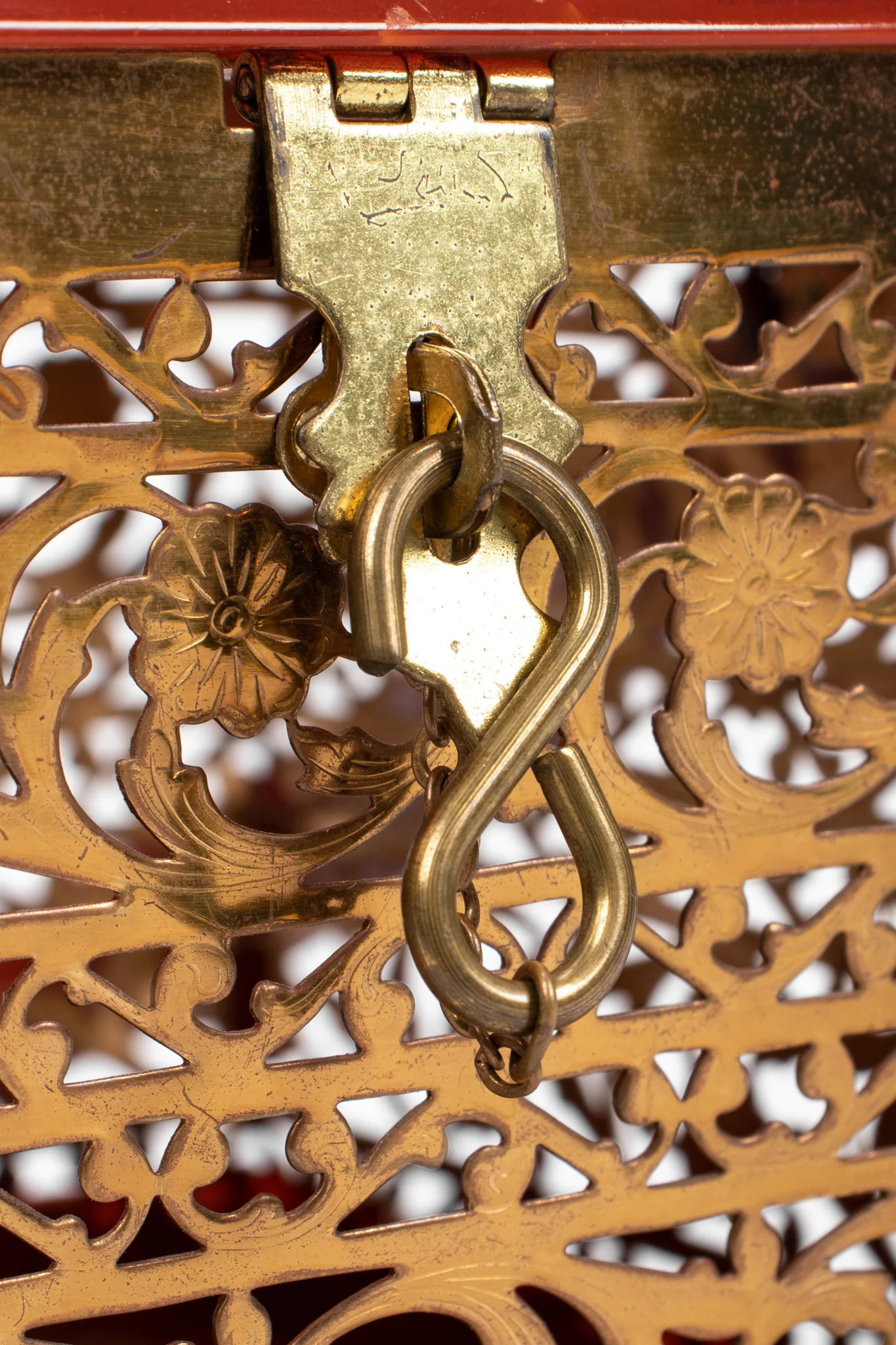 Filigree Lucite Box Bag - Image 12