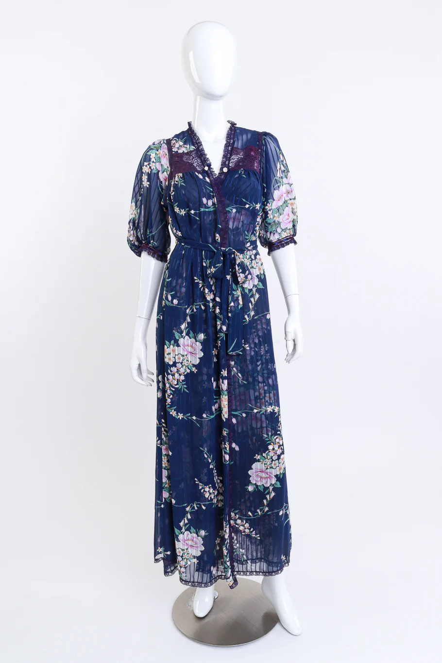 Floral Lace Nightgown & Robe Set - Image 3