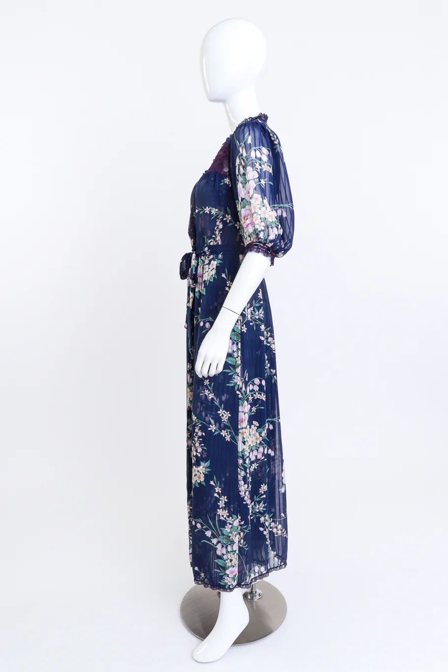 Floral Lace Nightgown & Robe Set - Image 4