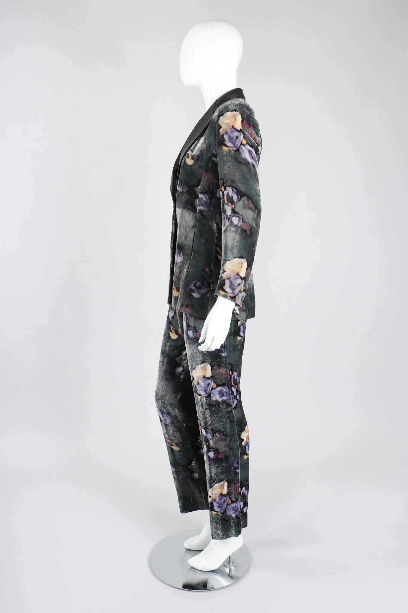 Floral Velvet Tuxedo - Image 5