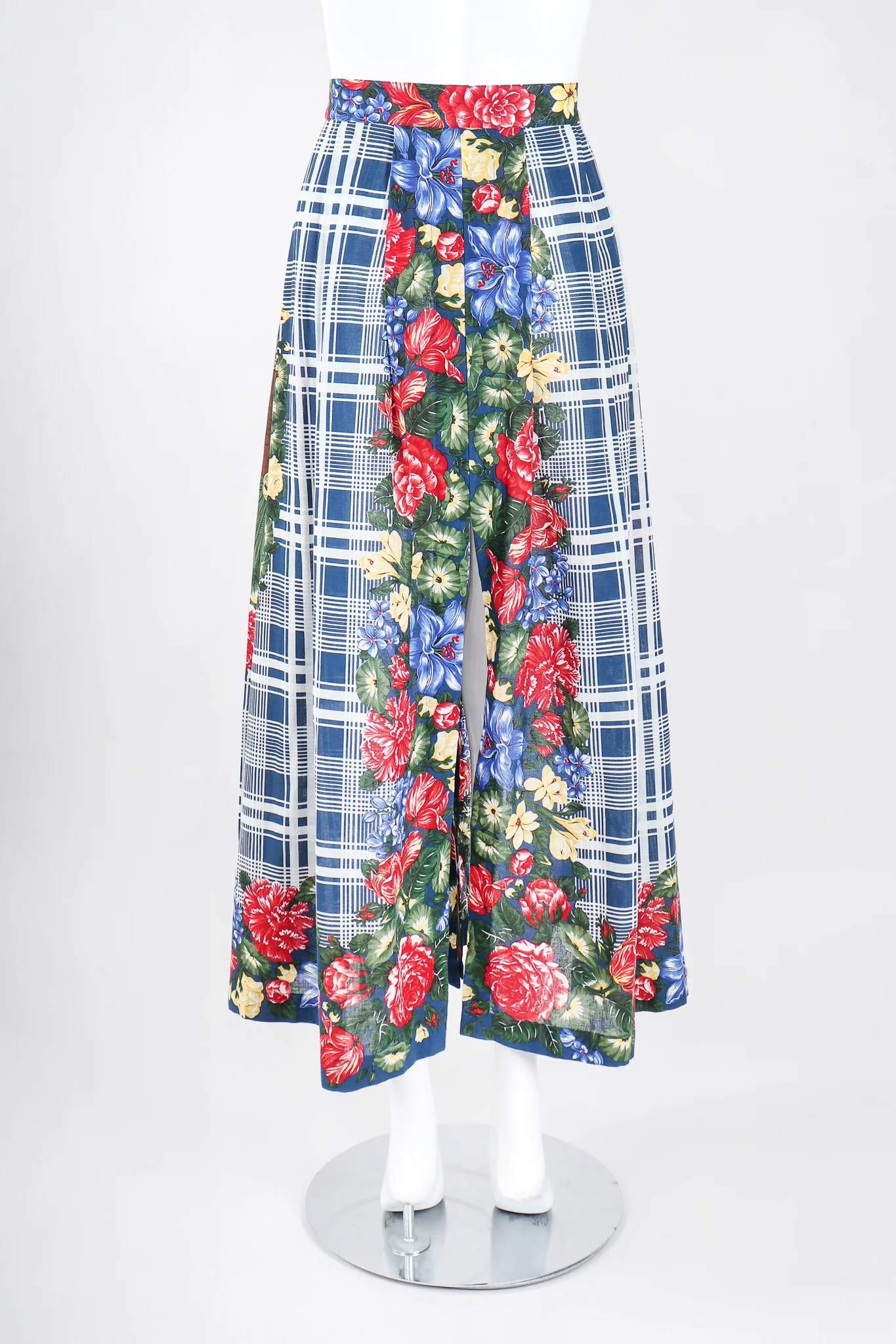 Four-Piece Floral Plaid Portrait Ensemble - Image 16