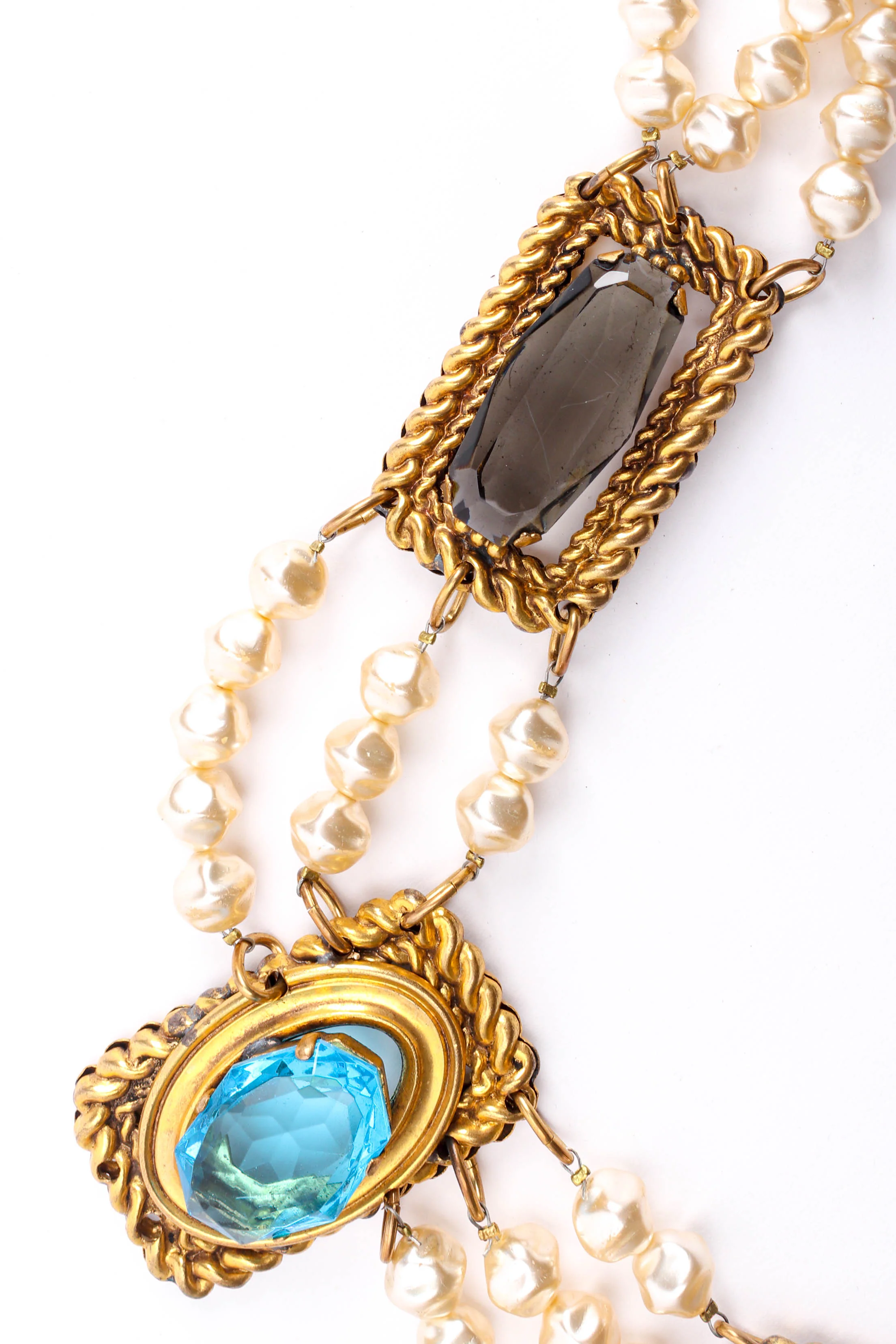 Jewel Frame Pearl Necklace - Image 8
