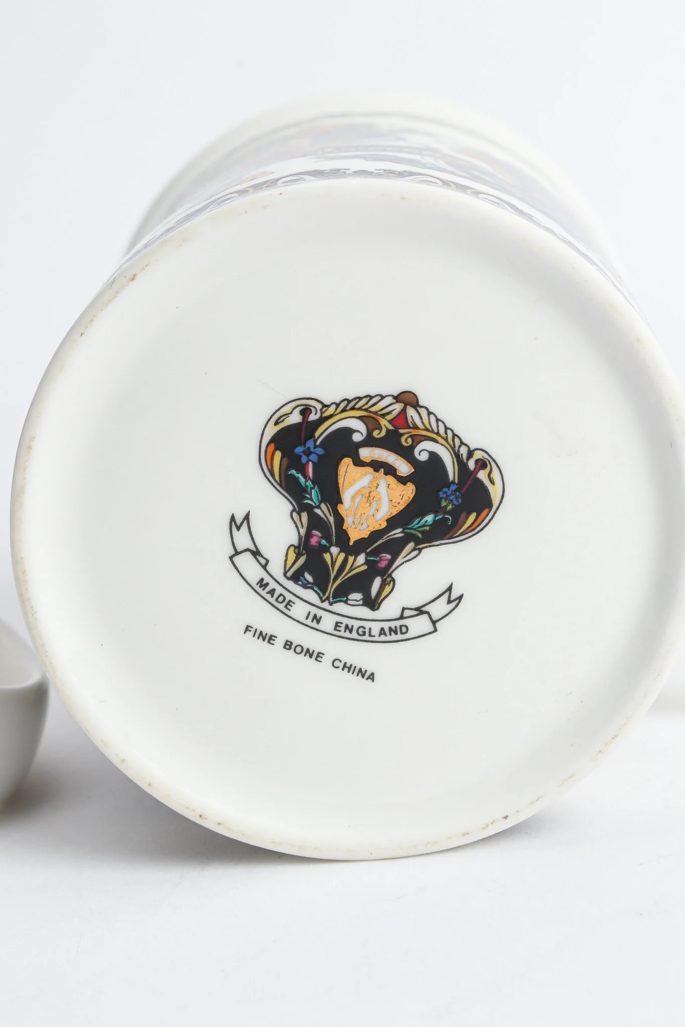 Gilded Floral Signed Mugs - Image 15